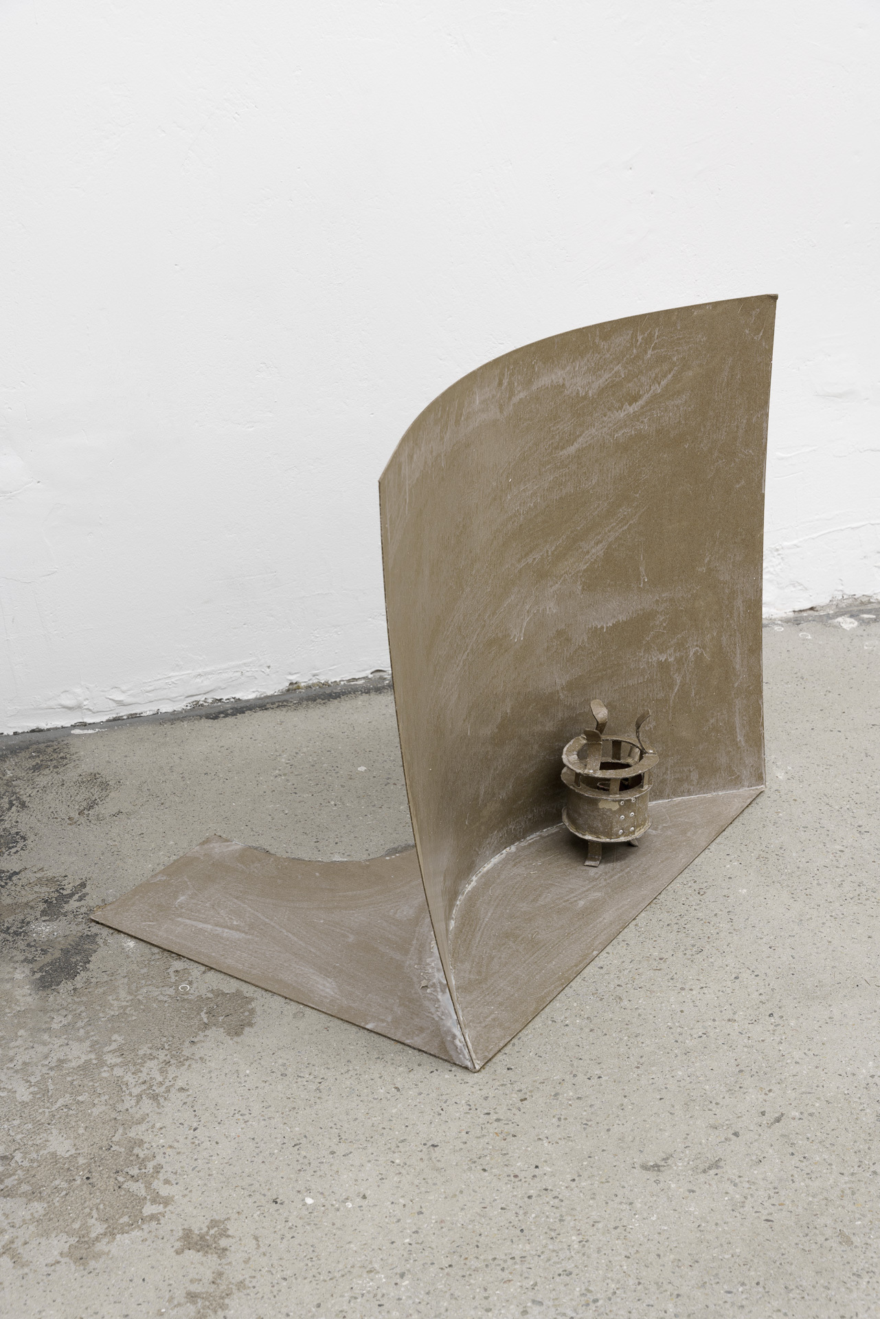 Laura Sebastianes, The Houses Of The Serpent Bearer, The 6th House, Lucas Hirsch, Duesseldorf, curated by Pina Bendfeld, Installation view, Photo by Jana Buch
