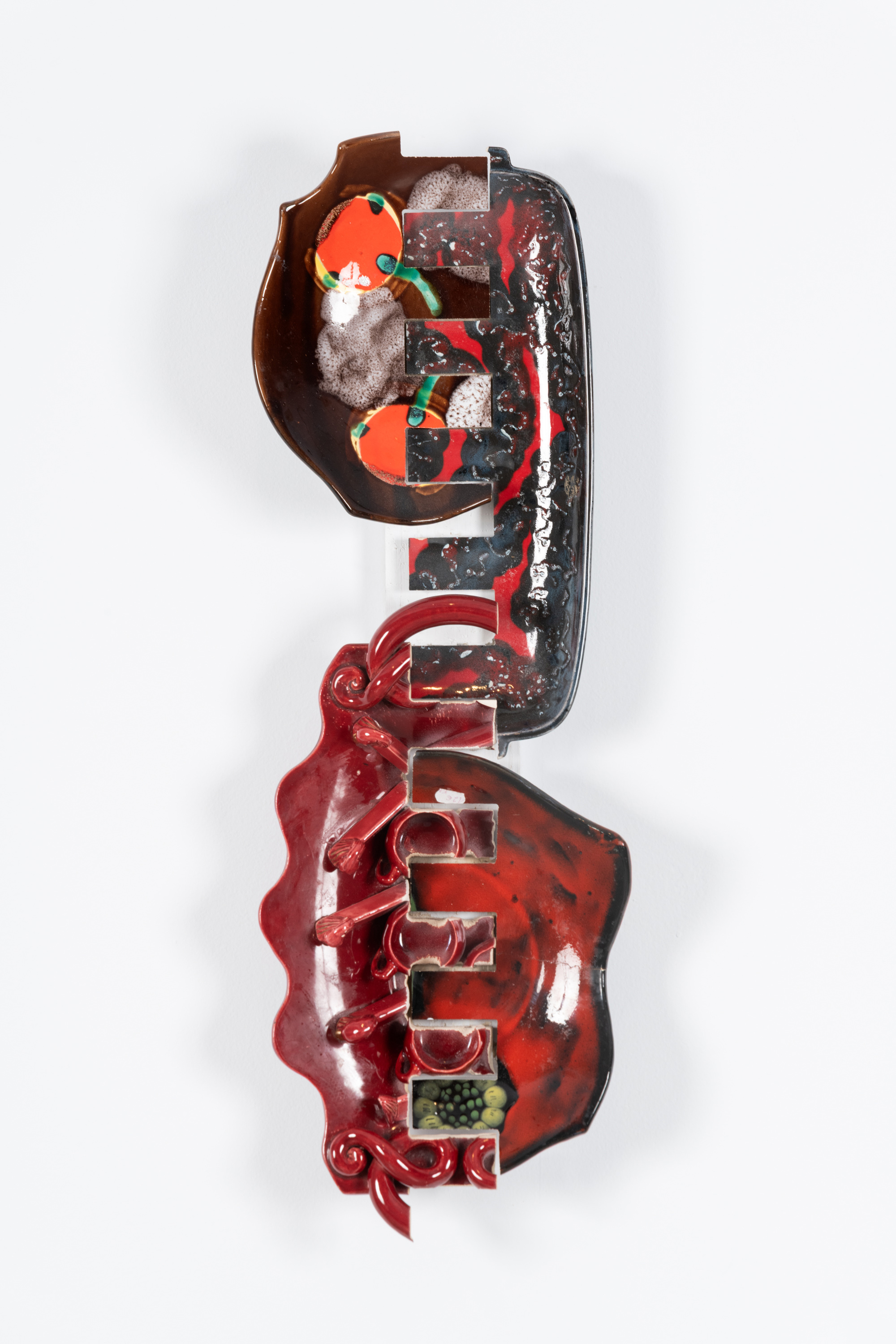 Javier Carro Temboury, Intercontainers (Circulación, Miguel Servet I) 2024, Second-hand ceramics, industrial cut. 70 x 30 x 15 cm.