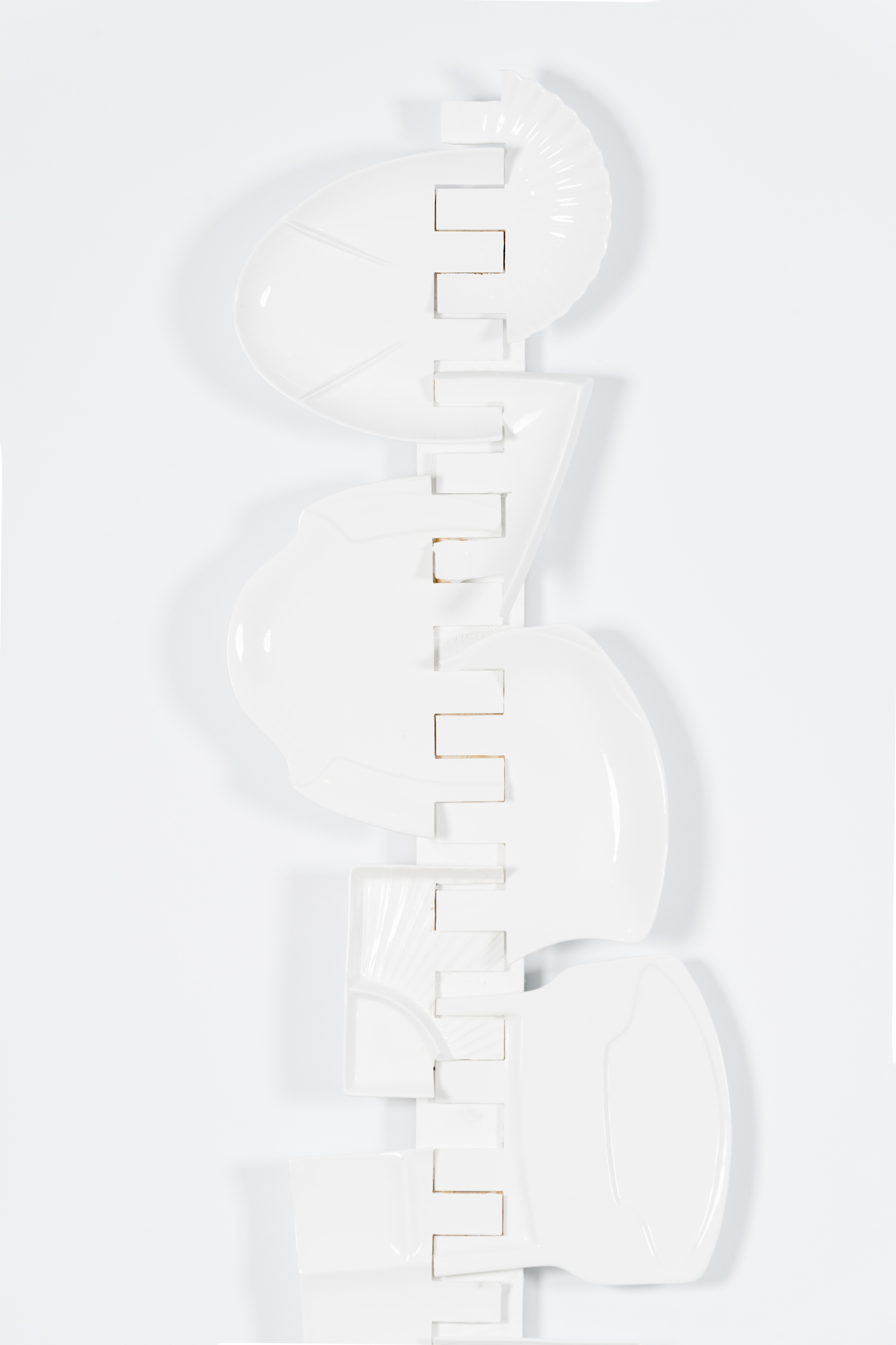 Javier Carro Temboury, Intercontainers (Ossatura: 2 China figures), 2024, Second-hand ceramics, industrial cut. 190 x 40 x 16  each.
