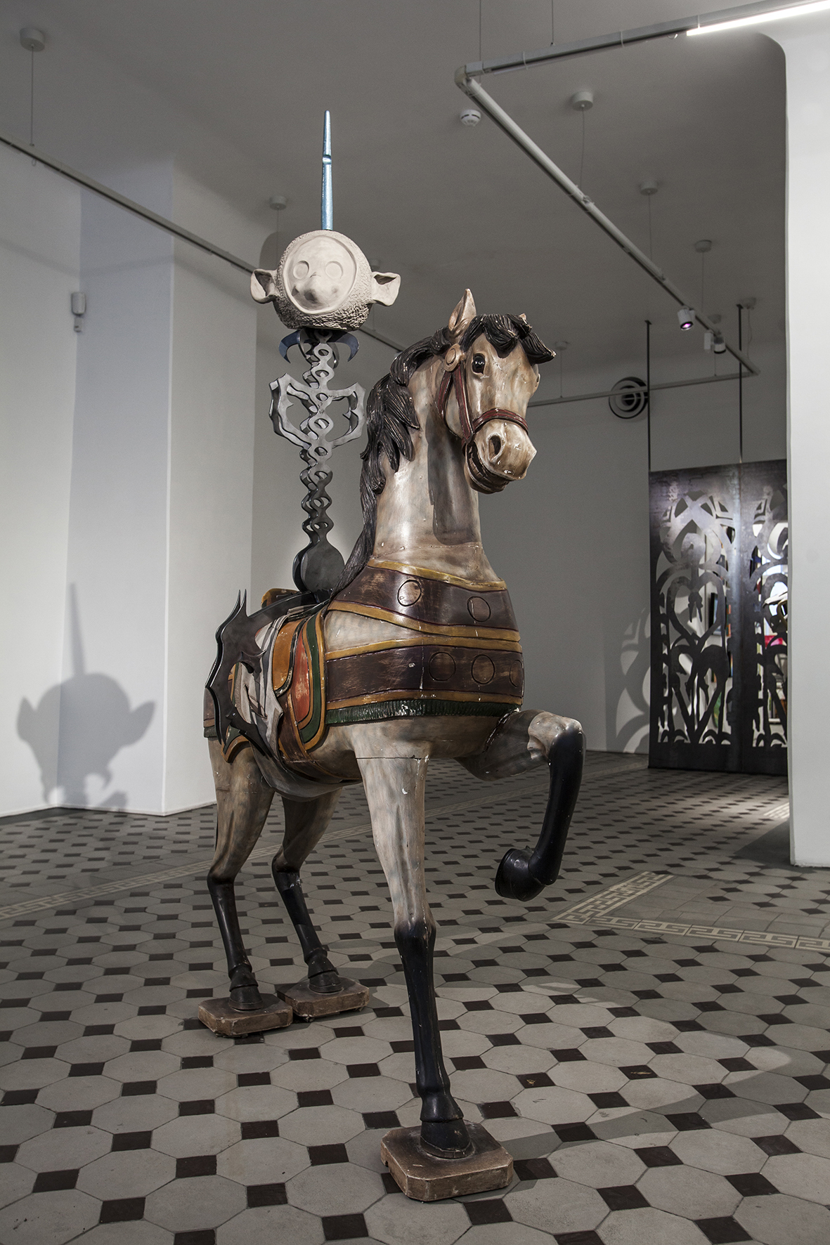 Artworks "Naive Teletubby" (ceramics, steel, 2025) & "Ronda" (wood, 1576). "Samurai Horizon" by Madlen Hirtentreu. Photography by Alana Proosa
