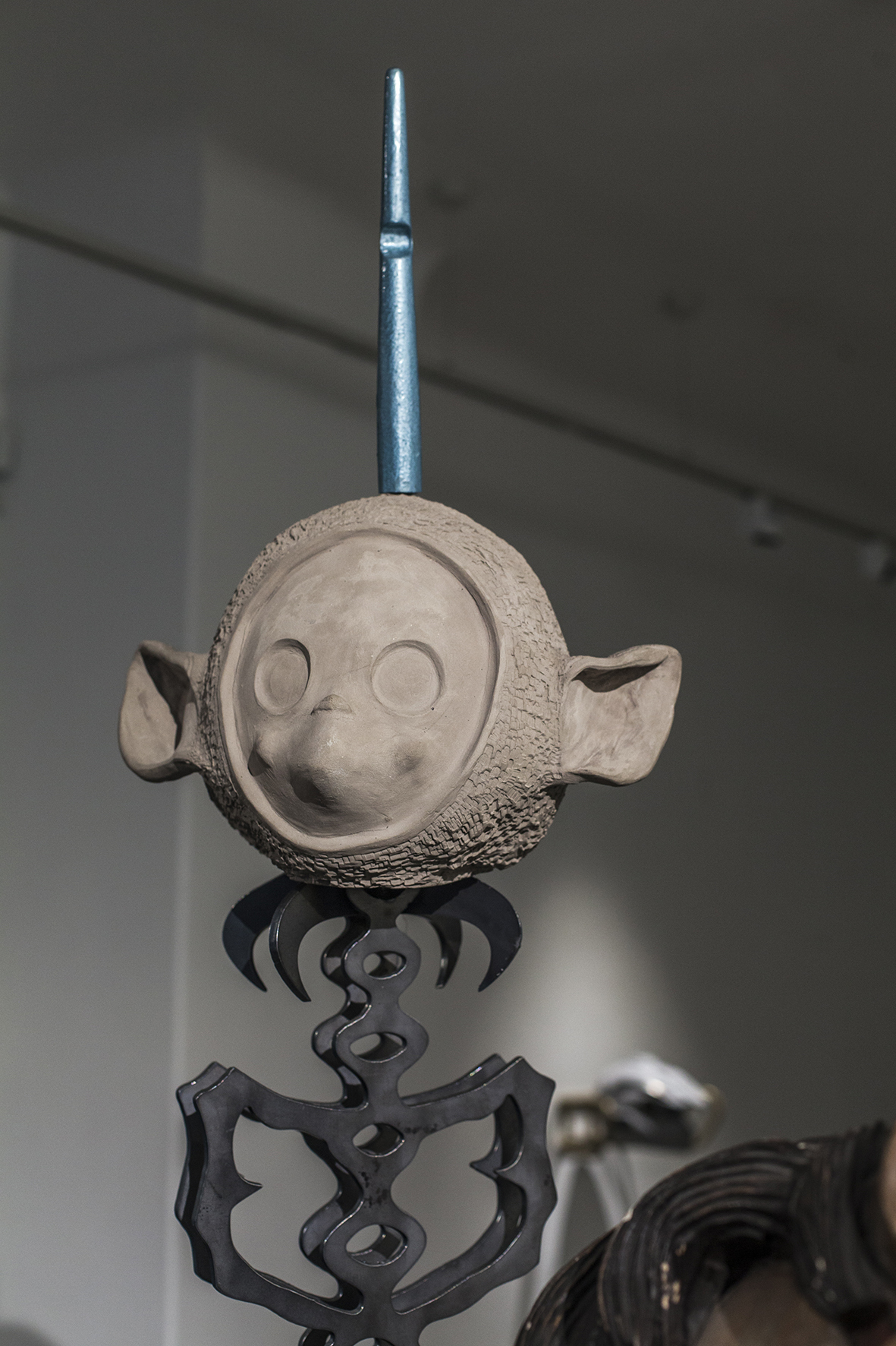 Detail of the artwork "Naive Teletubby" (ceramics, steel, 2025). "Samurai Horizon" by Madlen Hirtentreu. Photography by Alana Proosa