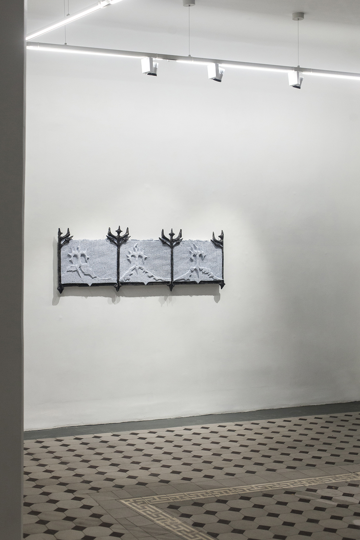 Artork "Sword Forest" (ceramics, glaze, 2025). Samurai Horizon" by Madlen Hirtentreu. Photography by Alana Proosa
