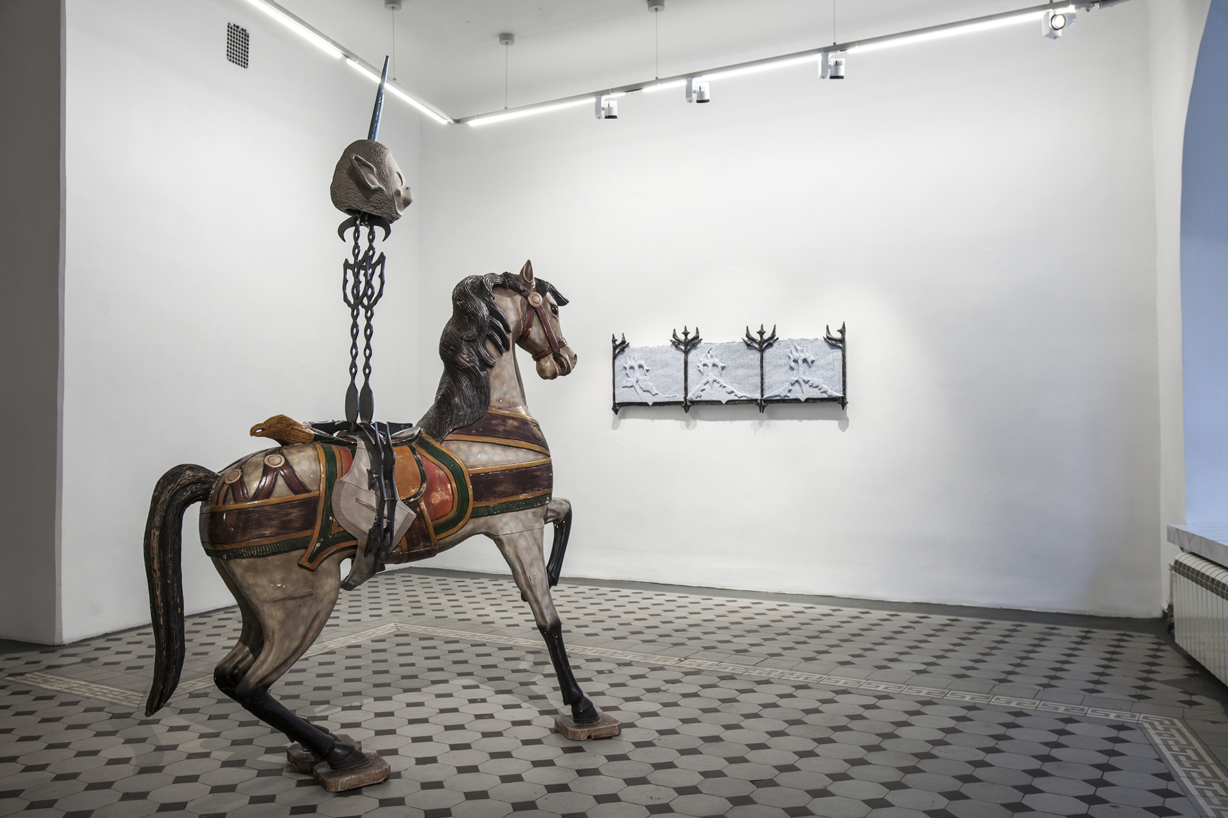 Artworks "Naive Teletubby" (ceramics, steel, 2025), "Ronda" (wood, 1576) & "Sword Forest" (ceramics, glaze, 2025). "Samurai Horizon" by Madlen Hirtentreu. Photography by Alana Proosa