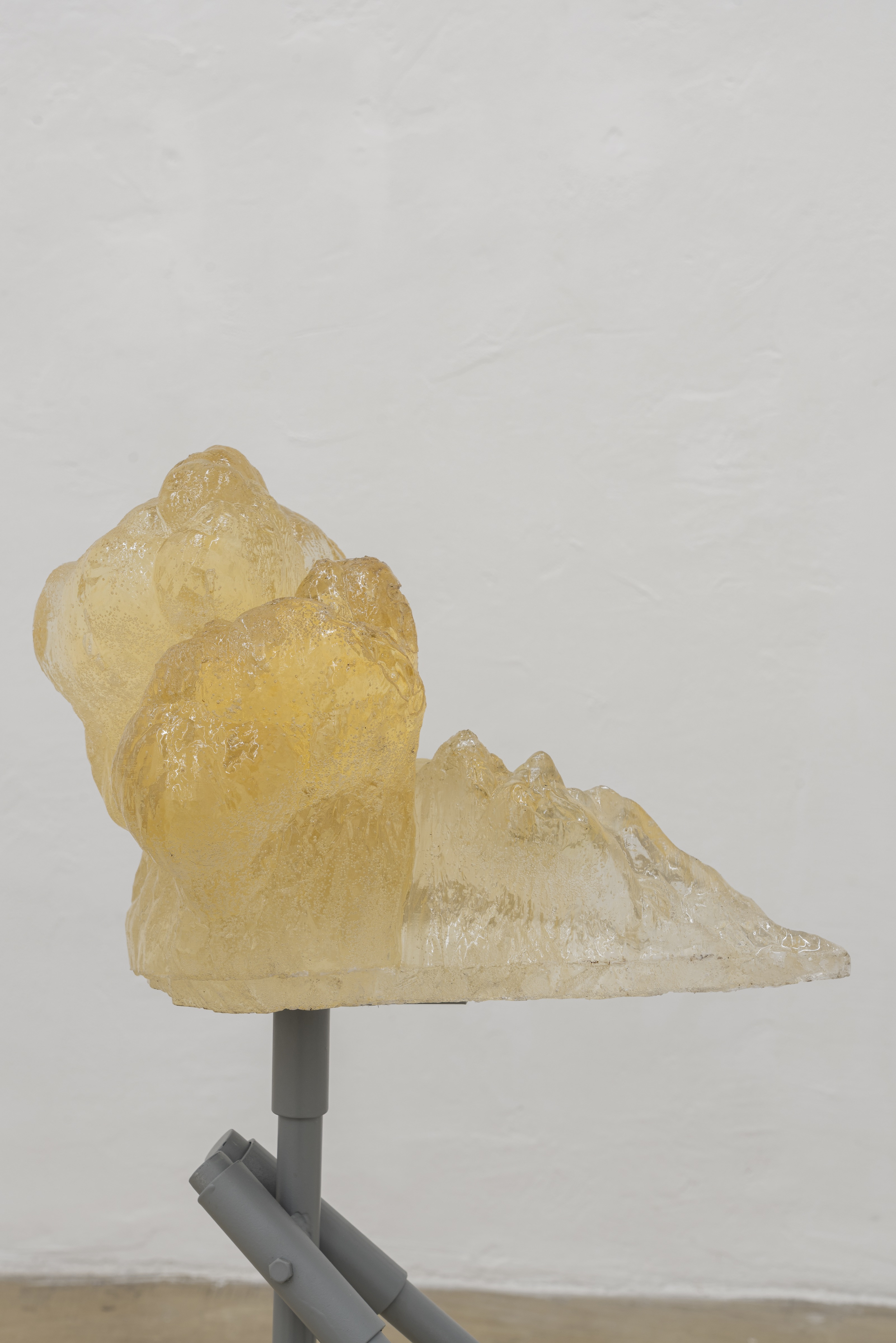 Matteo Nasini, Wild combination, 2025 Resin, iron and enamel, 70x97x37 cm, 34x26x21 cm