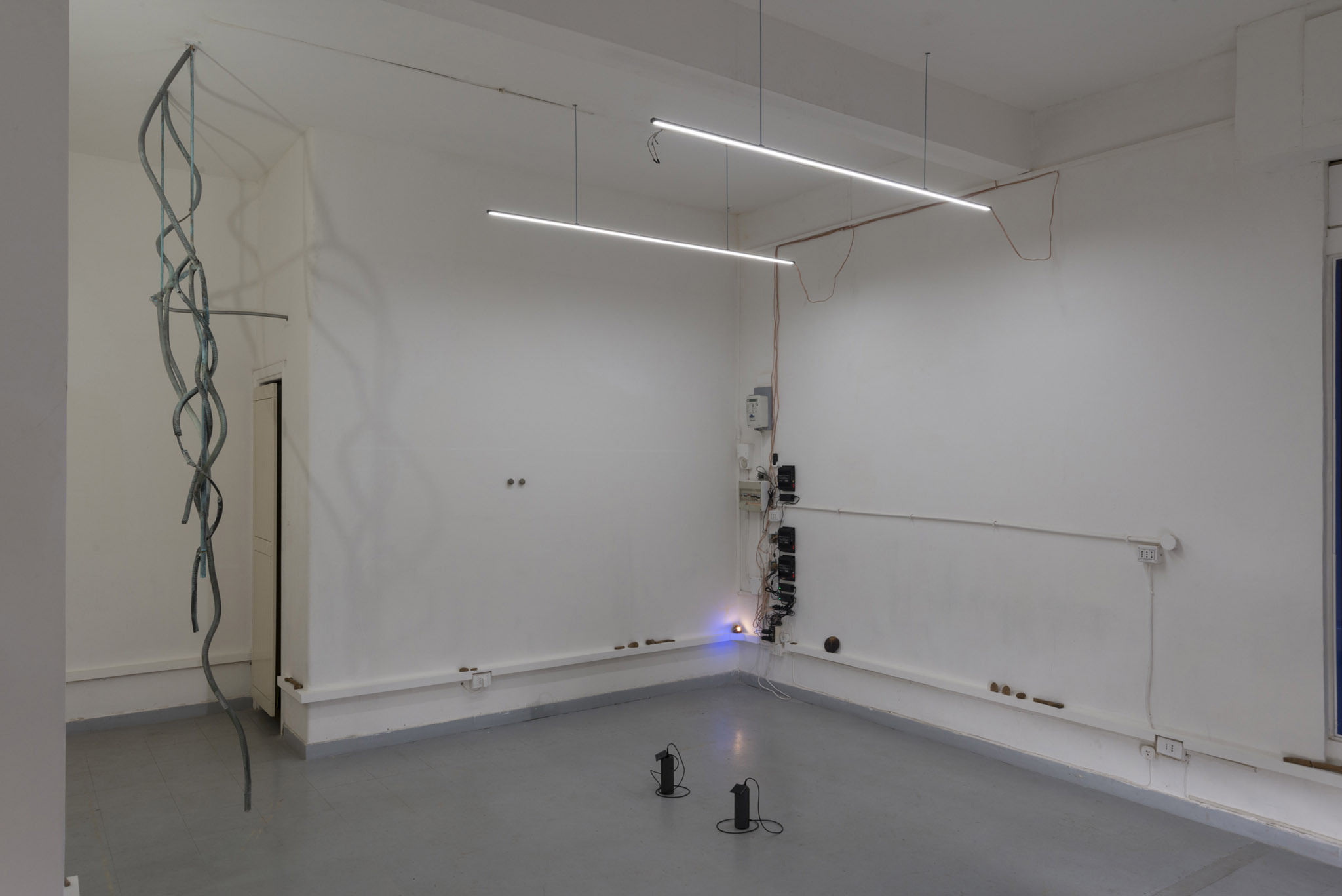 Hunter Longe, Offrande, 2023. Mp3 audio recording, amplifiers, audio-output transformers, LEDs, solar cells, speakers. Dimensions variable.