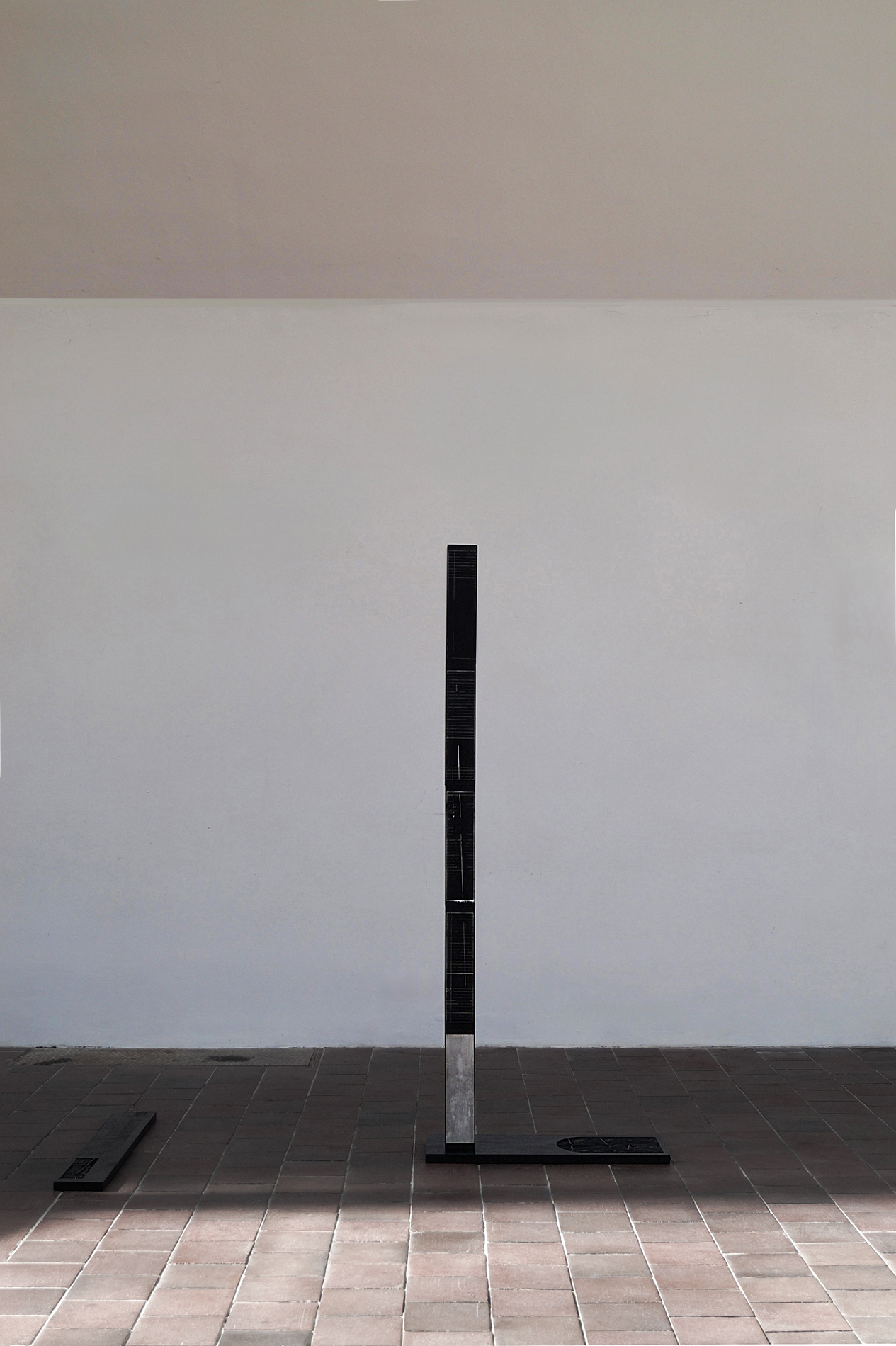 Sofiia Yesakova: Ugly Scenes. Nuances 1.1, 2024 Acrylic, gesso, gelatin, wooden boards, black lacquer 100 Ă 25 cm & 175 Ă 25 Ă 40 cm