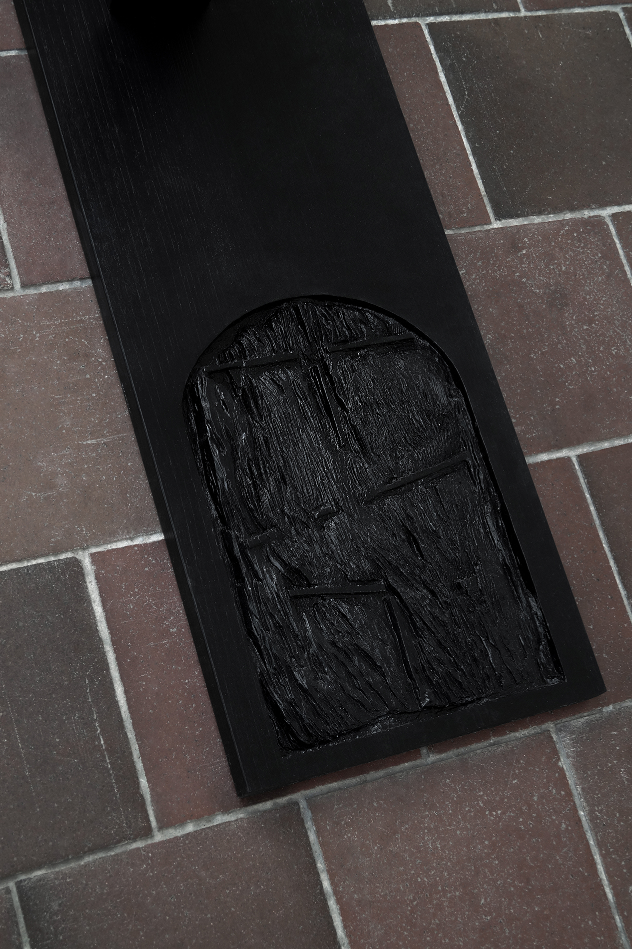 Sofiia Yesakova: Ugly Scenes. Nuances 1.1 (Detail), 2024 Acrylic, gesso, gelatin, wooden boards, black lacquer 175 Ă 25 Ă 40 cm