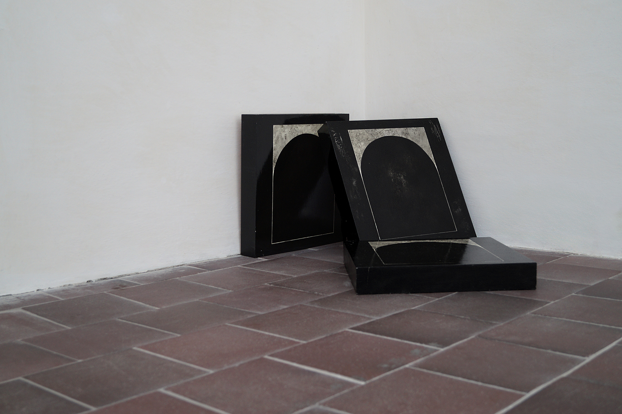 Sofiia Yesakova: Blind Spot. 1.1-1.3., 2023 Acrylic, gesso, gelatin, wood board, lacquer 40 Ă 40 Ă 5 cm each
