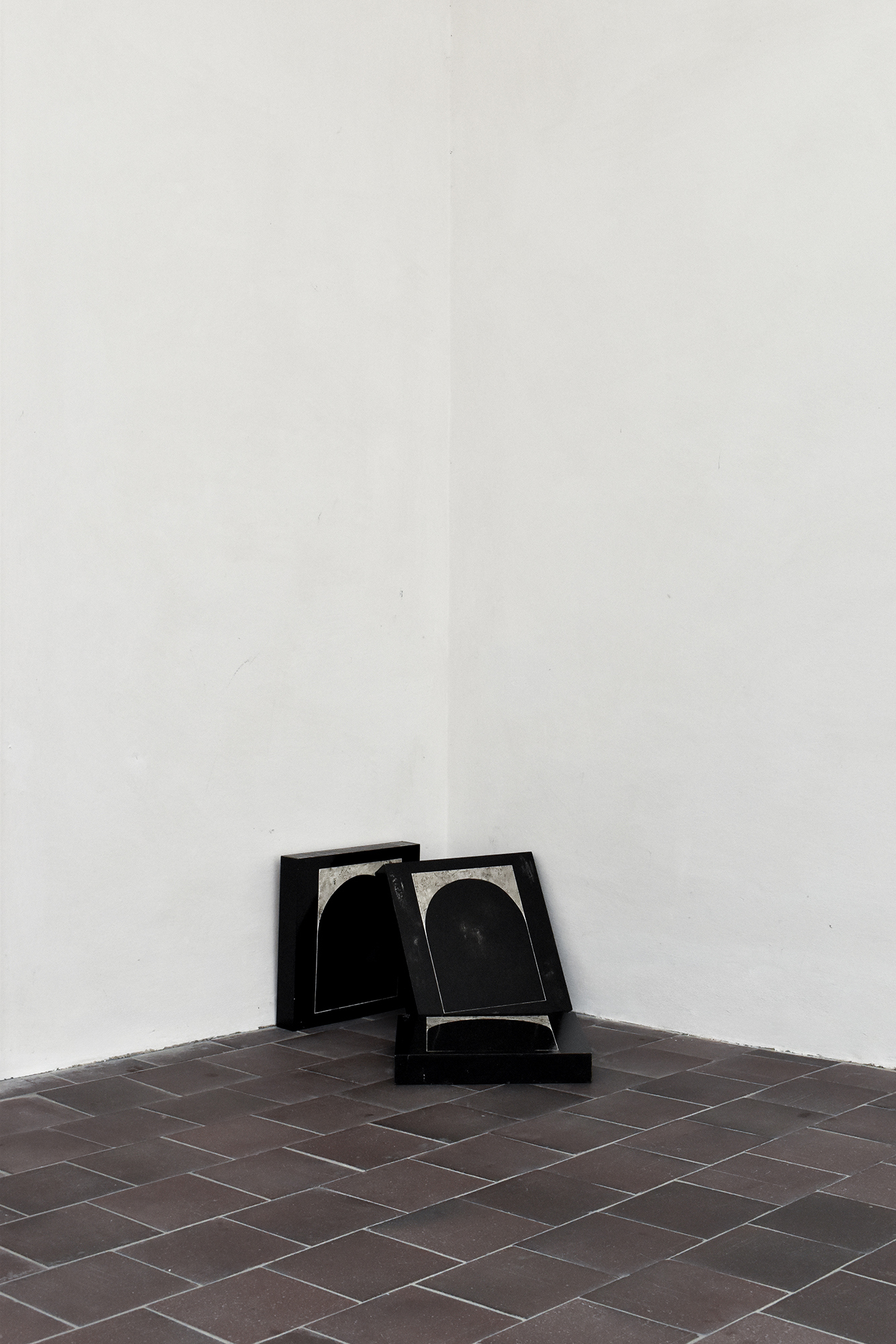 Sofiia Yesakova: Blind Spot. 1.1-1.3., 2023 Acrylic, gesso, gelatin, wood board, lacquer 40 Ă 40 Ă 5 cm each