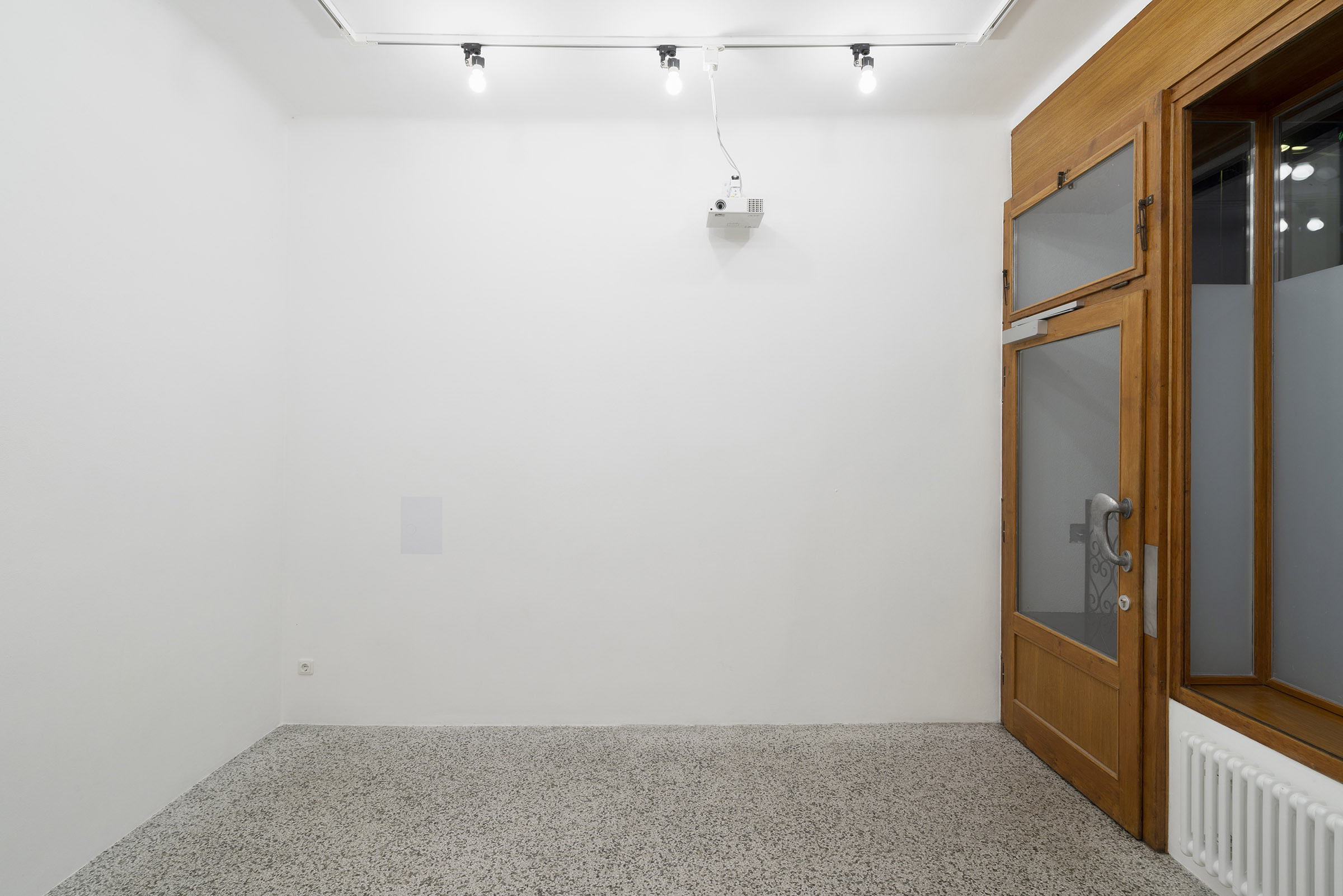Exhibition view: Ken Okiishi, Johannes Porsch, Tanja Widmann at Schleuse, Vienna 