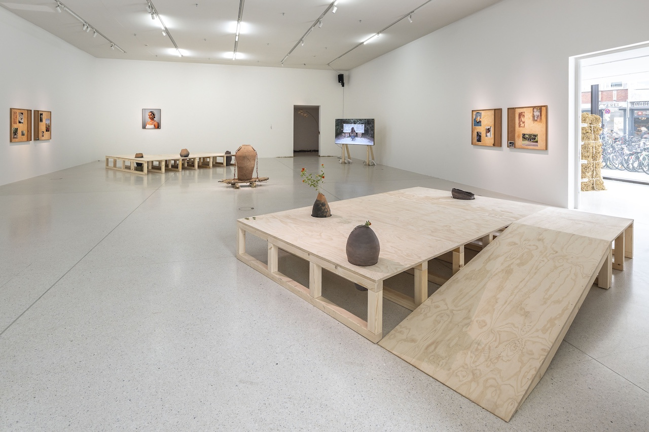 Eve Tagny, In the Underbelly of a Kernel, 2025, Installation view, Westfälischer Kunstverein, Münster, Photo: Thorsten Arendt