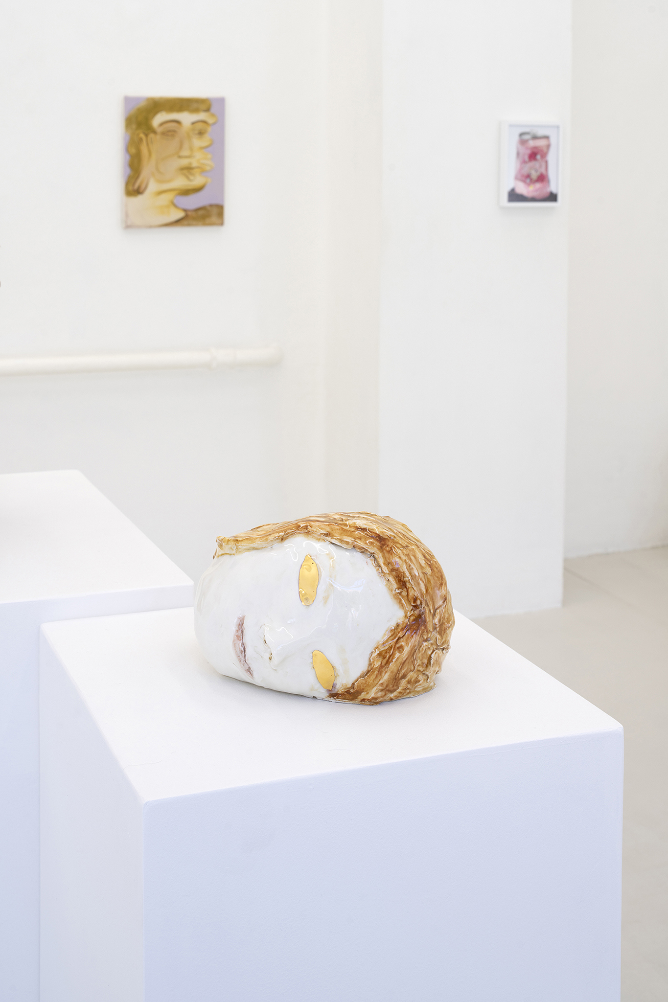 Klara Kristalova, "Forever Happy," 2024 (Glazed porcelain, 19 x 14 x 16 cm).
