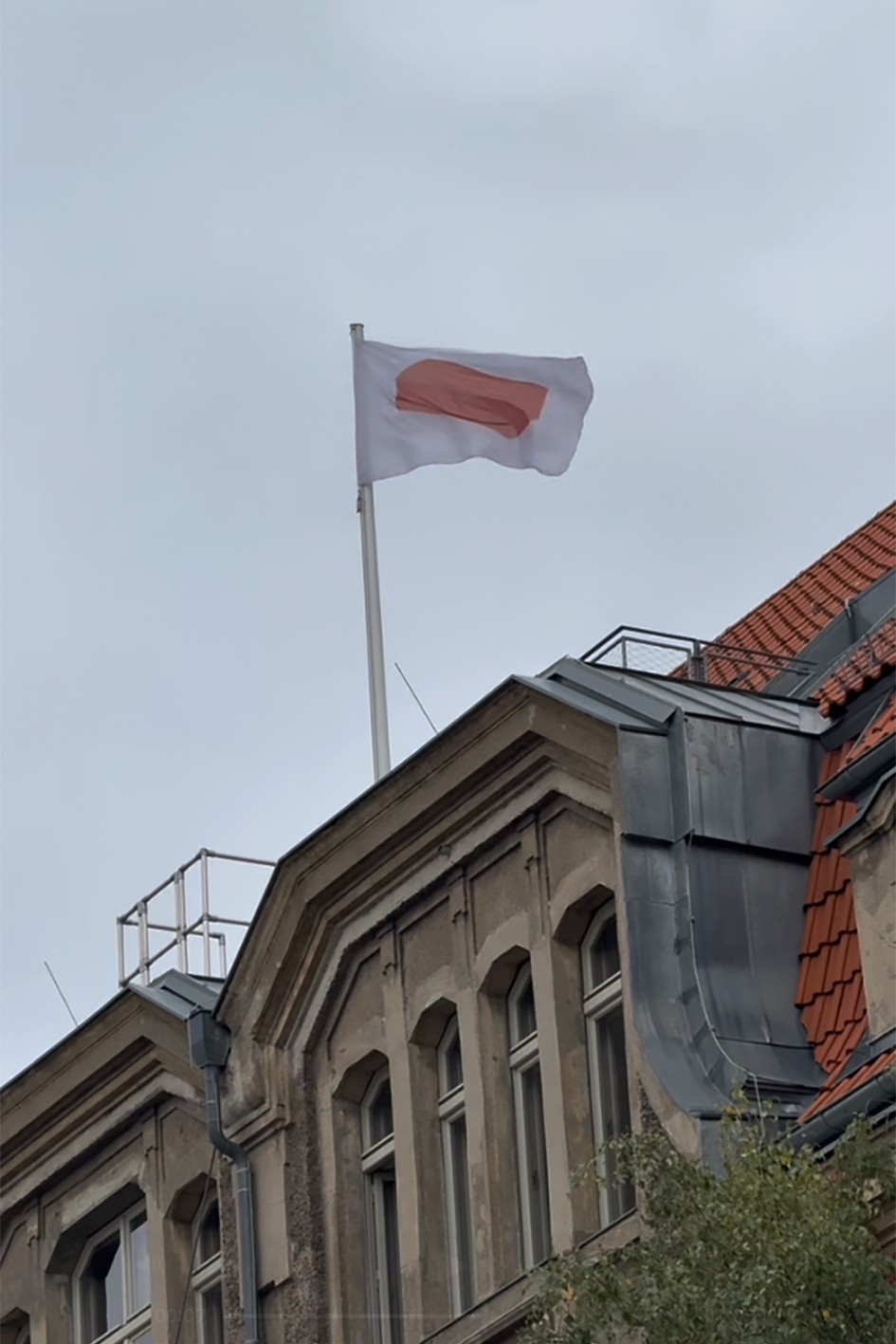 Backstein, 2025, 150 x 250 cm, flag