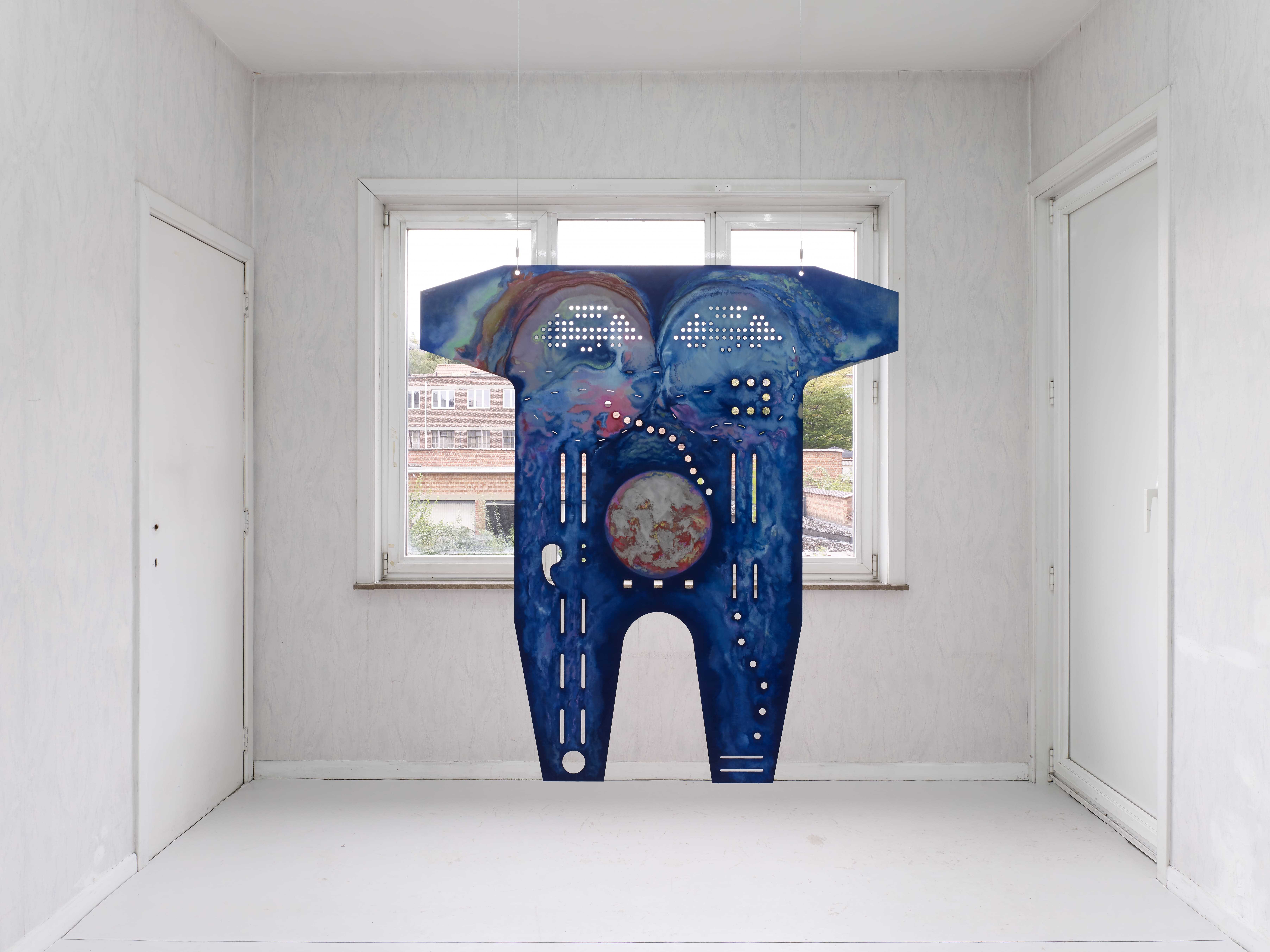 Mariechen Danz, Common Carrier Case (X Votive starmap / hemisphere T-O), 2024/25, oil paint on stamped aluminium, steel hardware, 30 x 0,3 x 140 cm
