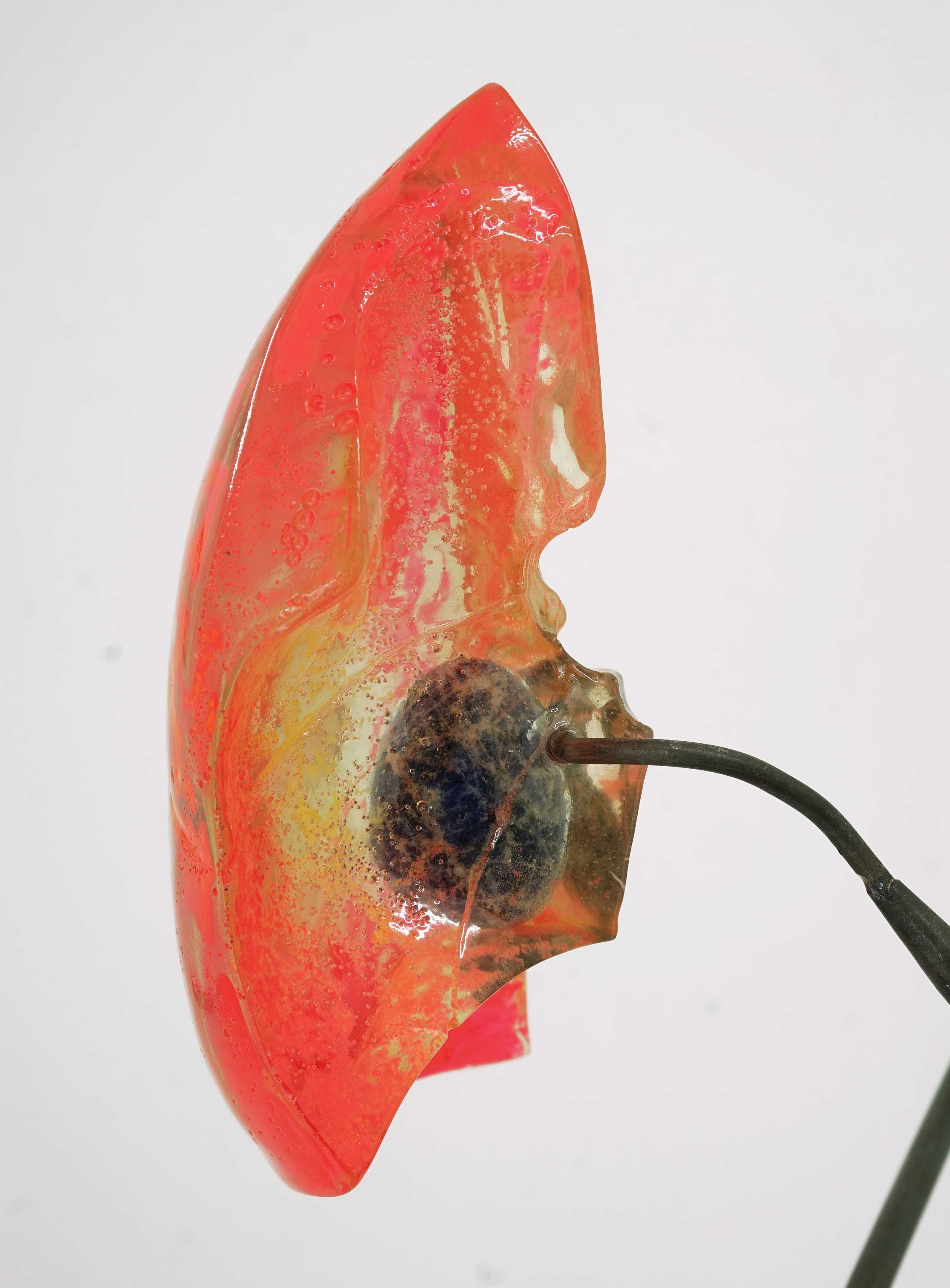 Mariechen Danz, Half Lung (fossil / thermal halftime/ chest), 2018, sodalite, pigment, resin, 6,5 x 10 x 20 cm