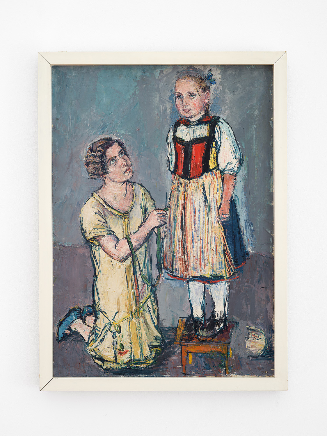 Helene Roth, Ohne Titel (Trachten-Anprobe), 1928. Ausstellungsansicht Kunsthaus Langenthal. Foto: Cedric Mussano, Kunsthaus Langenthal. Courtesy: die Künstlerin.