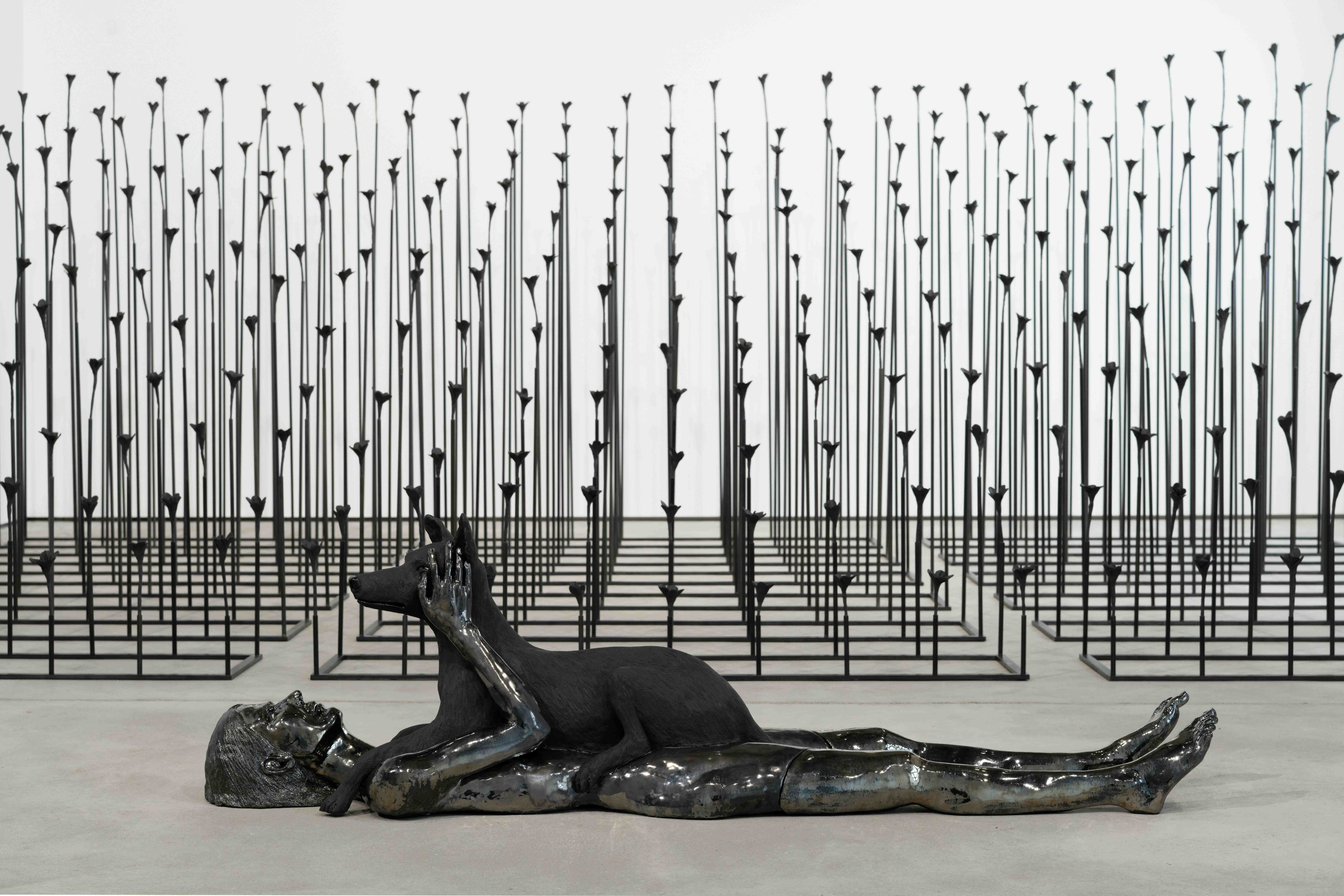 Elizabeth Jaeger, Resent the Sky, 2025. Blackened steel, ceramic. Installation view. Courtesy of the artist and Klemmâs, Berlin. Photo Joanna Wilk