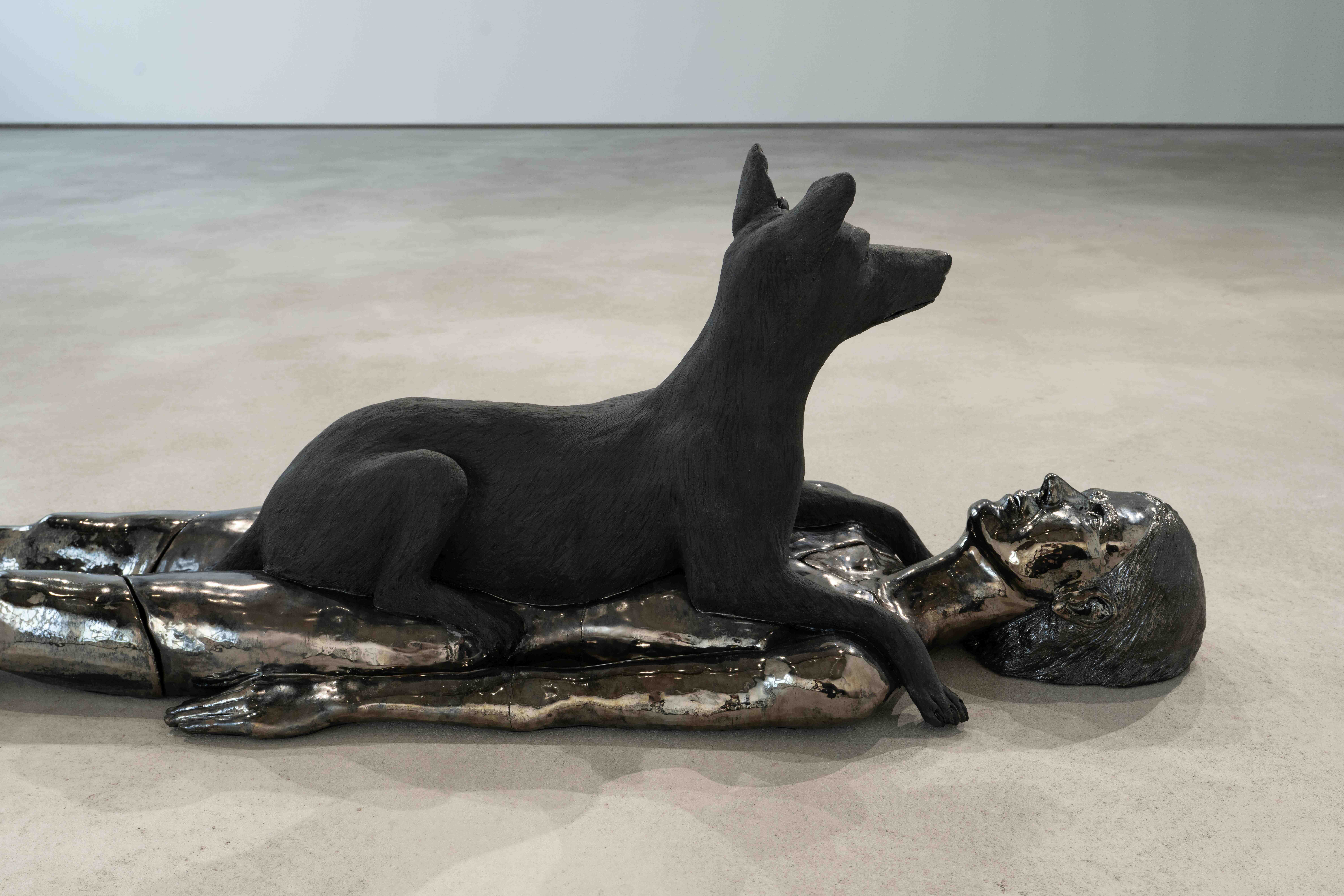 Elizabeth Jaeger, Resent the Sky, 2025. Blackened steel, ceramic. Installation view. Courtesy of the artist and Klemm’s, Berlin. Photo Joanna Wilk
