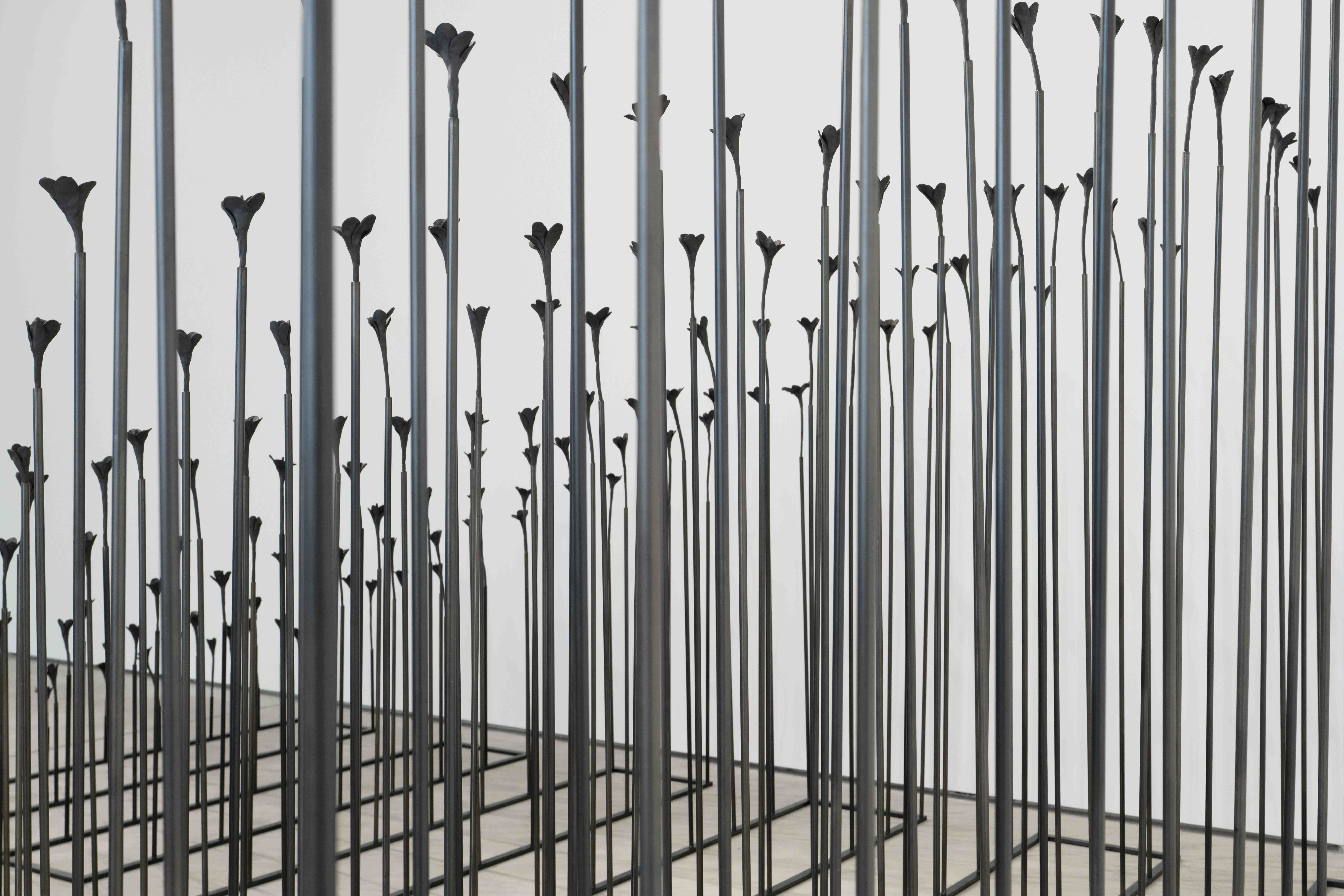 Elizabeth Jaeger, Resent the Sky, 2025. Blackened steel, ceramic. Installation view. Courtesy of the artist and Klemm’s, Berlin. Photo Joanna Wilk