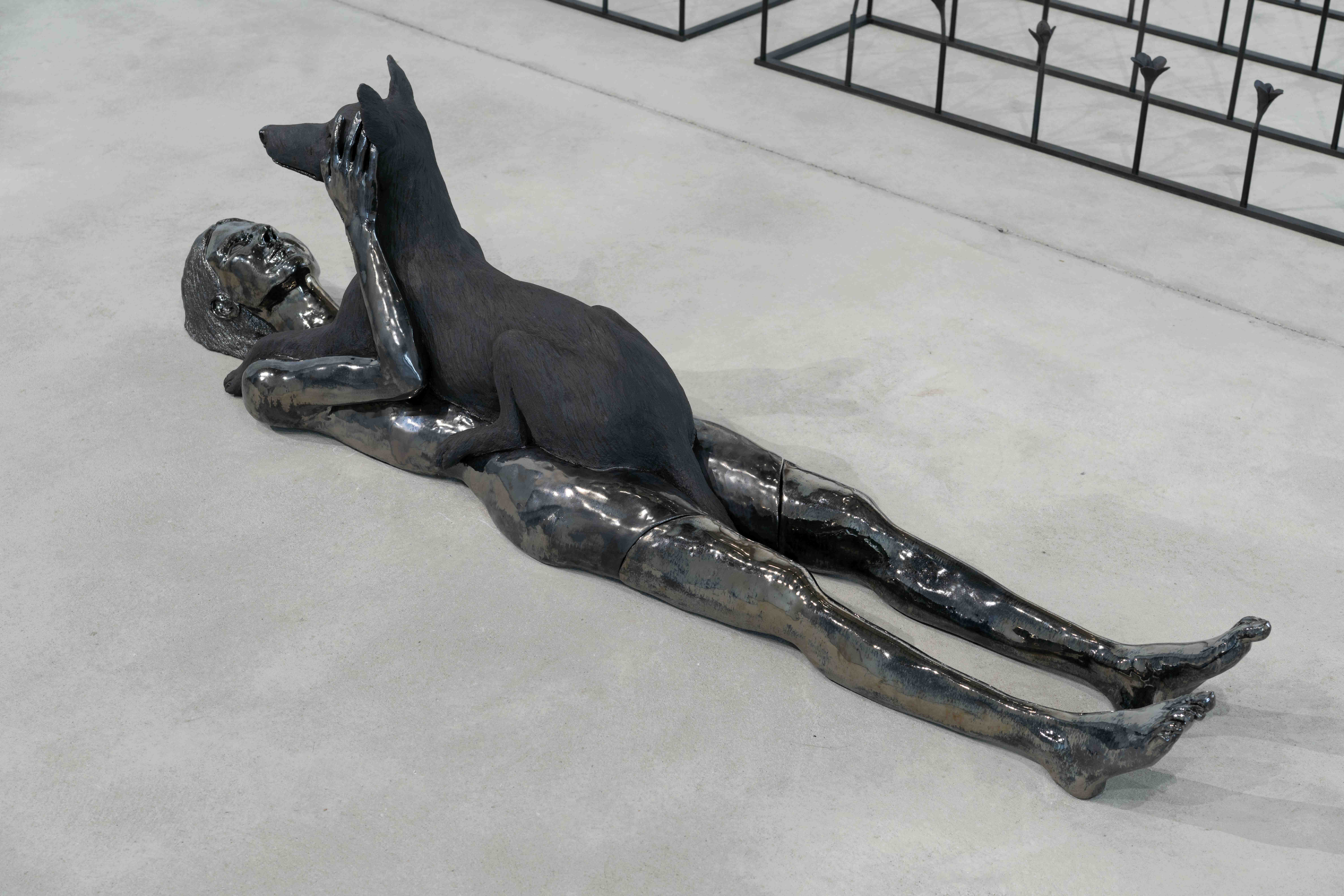 Elizabeth Jaeger, Resent the Sky, 2025. Blackened steel, ceramic. Installation view. Courtesy of the artist and Klemm’s, Berlin. Photo Joanna Wilk