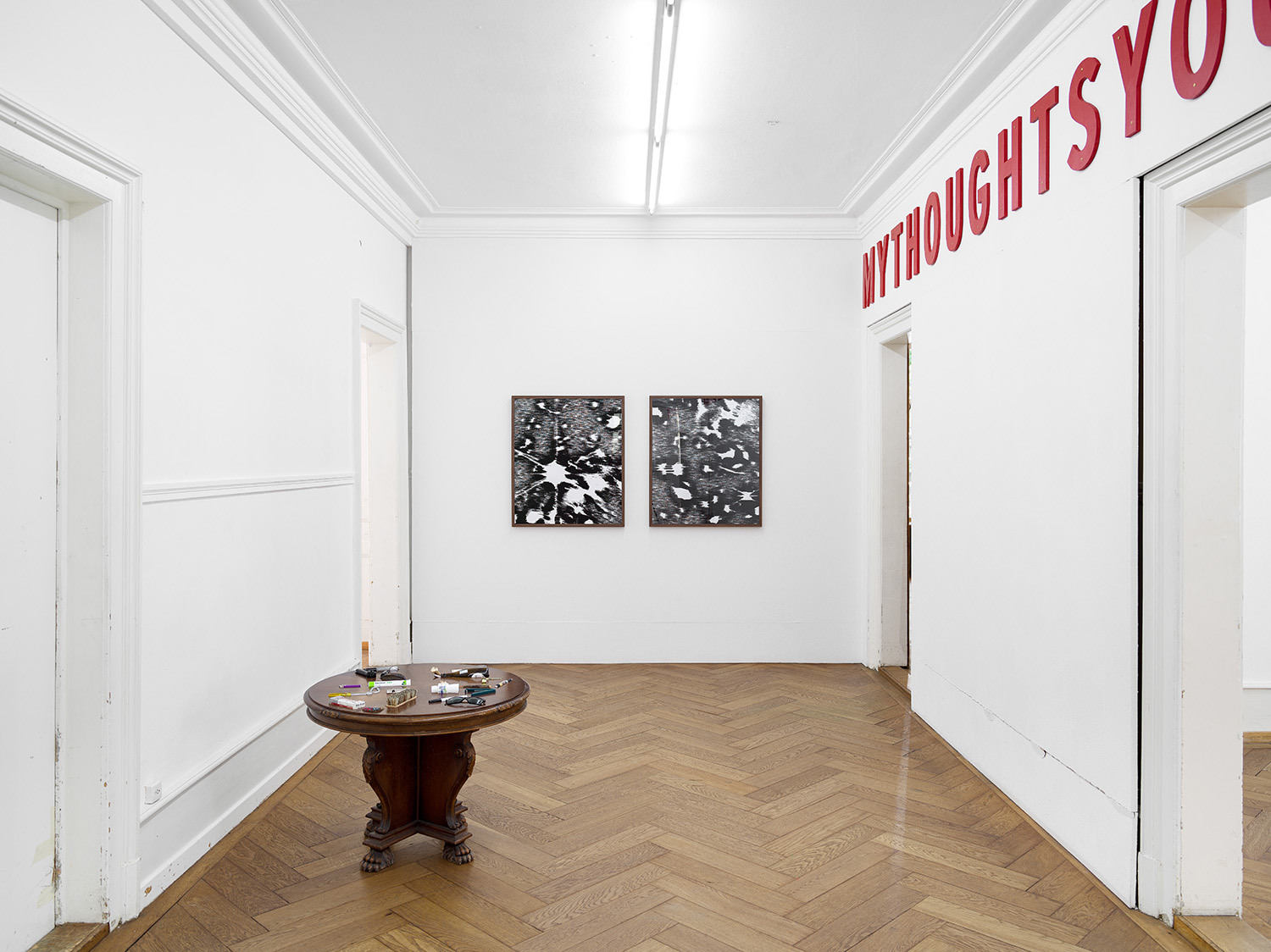 «ist der text der text der ausbleibt», 2025. Ausstellungsansicht Kunsthaus Langenthal. Foto: Cedric Mussano, Kunsthaus Langenthal. Courtesy: die Künstler:innen.