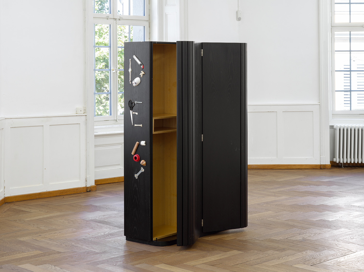 Caterina De Nicola, Despair, therefore, ironically contains the cosmic immensity of nothingness, 2022. Ausstellungsansicht Kunsthaus Langenthal. Foto: Cedric Mussano, Kunsthaus Langenthal. Courtesy: die Künstlerin.