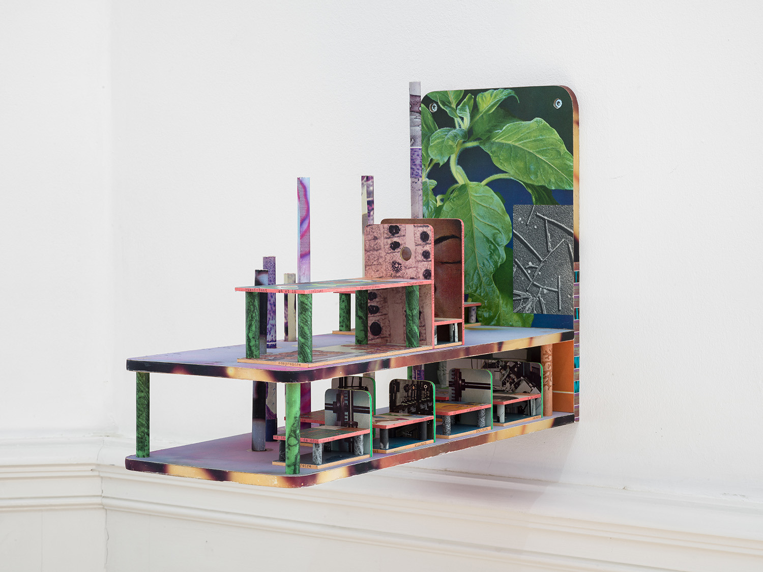 Alan Schmalz, Prototype (999 governing bodies), 2023. Ausstellungsansicht Kunsthaus Langenthal. Foto: Cedric Mussano, Kunsthaus Langenthal. Courtesy: der Künstler.