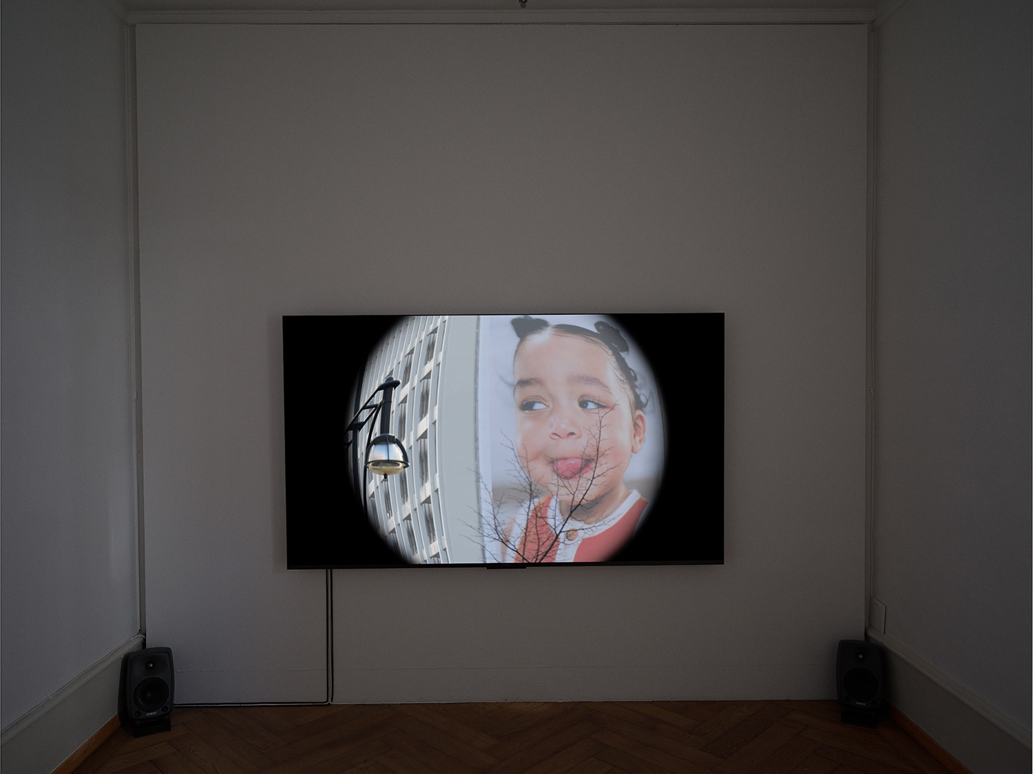 Daniel Kurth, Schere, Klasse, Kapital, 2024. Ausstellungsansicht Kunsthaus Langenthal. Foto: Cedric Mussano, Kunsthaus Langenthal. Courtesy: der Künstler.