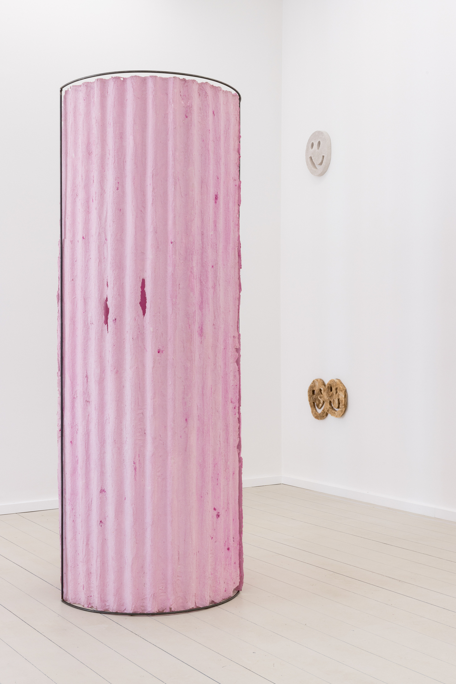 Paula Hoffmann,  installation view Kunst Raum Mitte, 2025. Photo: Jannis Uffrecht