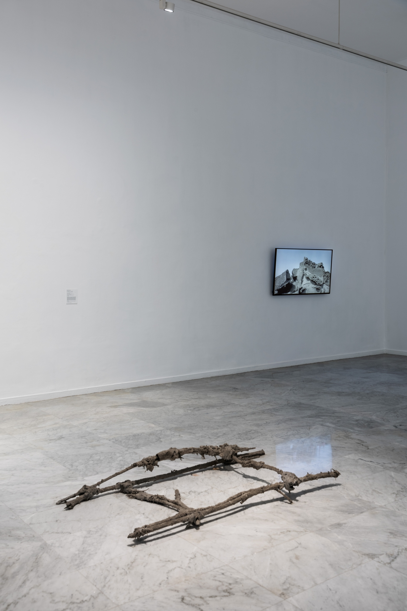 ‘Speakers for the dead / Palabreras de la muerte’. Exhibition view. SAC, Tenerife, 2025. 