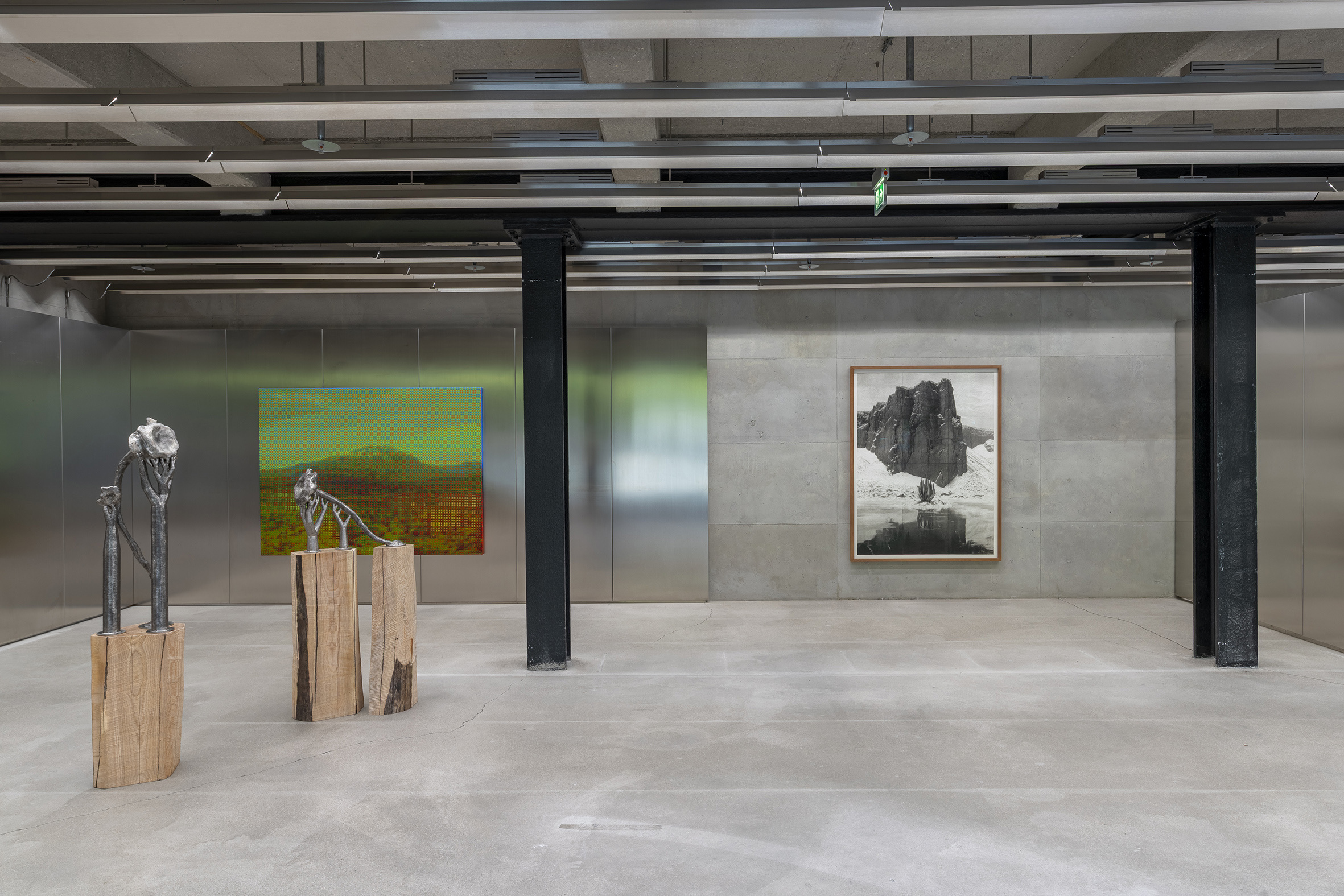 Installation view, deception island, 2025 | Courtesy of max goelitz, copyright the artists | Photo: Dirk Tacke