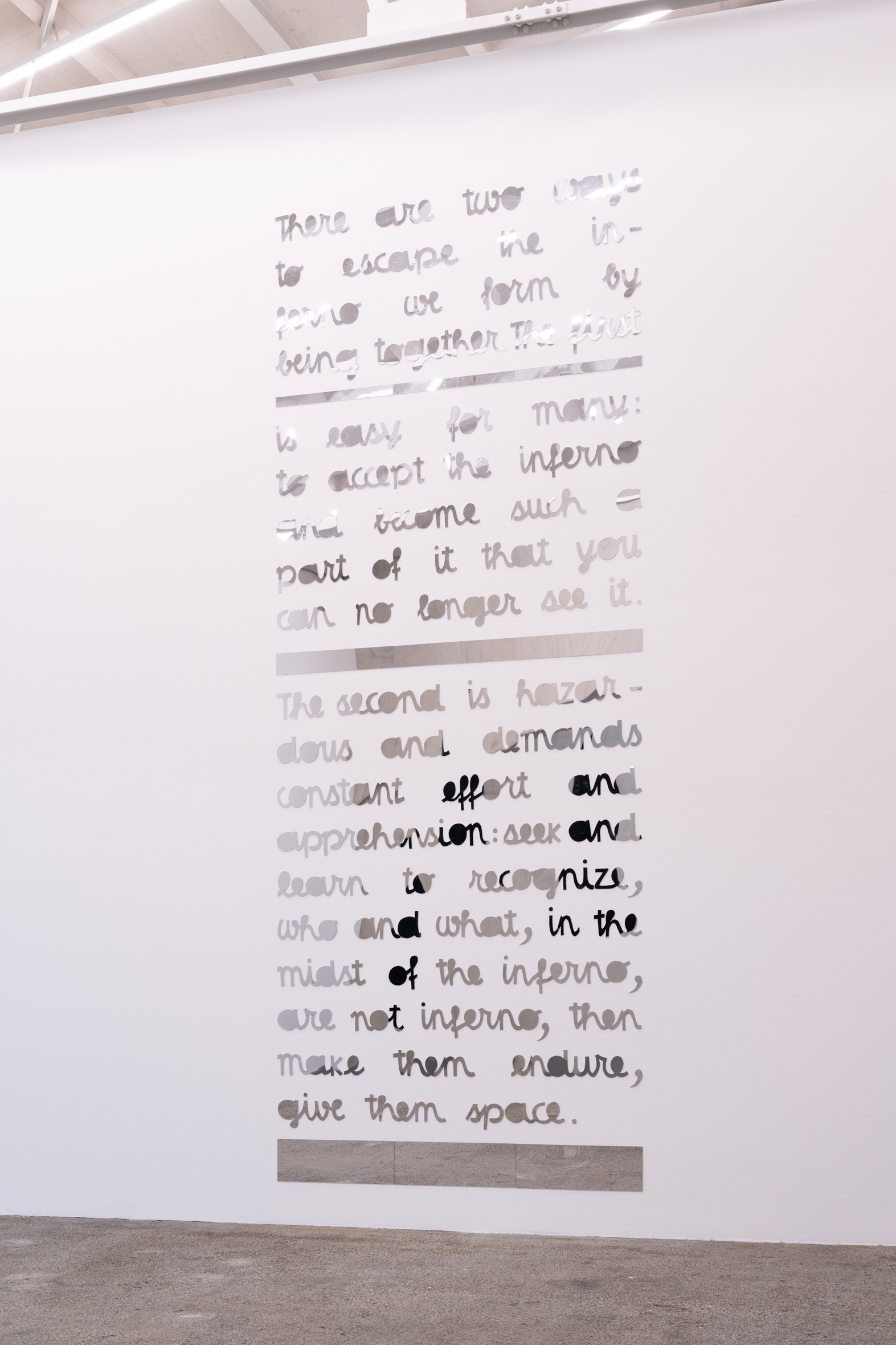 Eva Lootz. Alfombra escrita, 1990. Courtesy the artist and Galeria Juana de Aizpuru. Installation view Kunsthaus Baselland 2025. Foto / Photo: Finn Curry