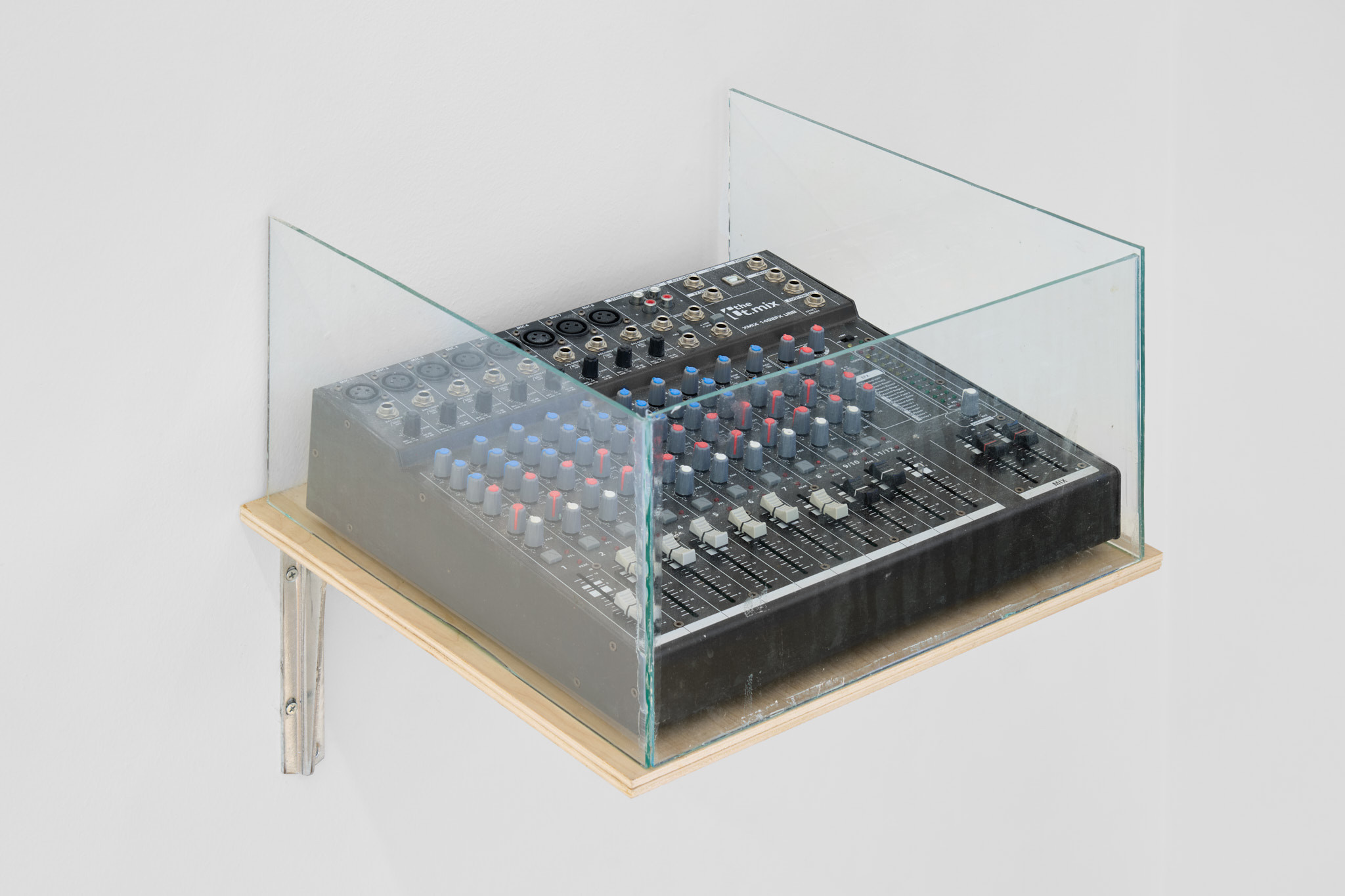 'Tint, glow', audio mixer, glass