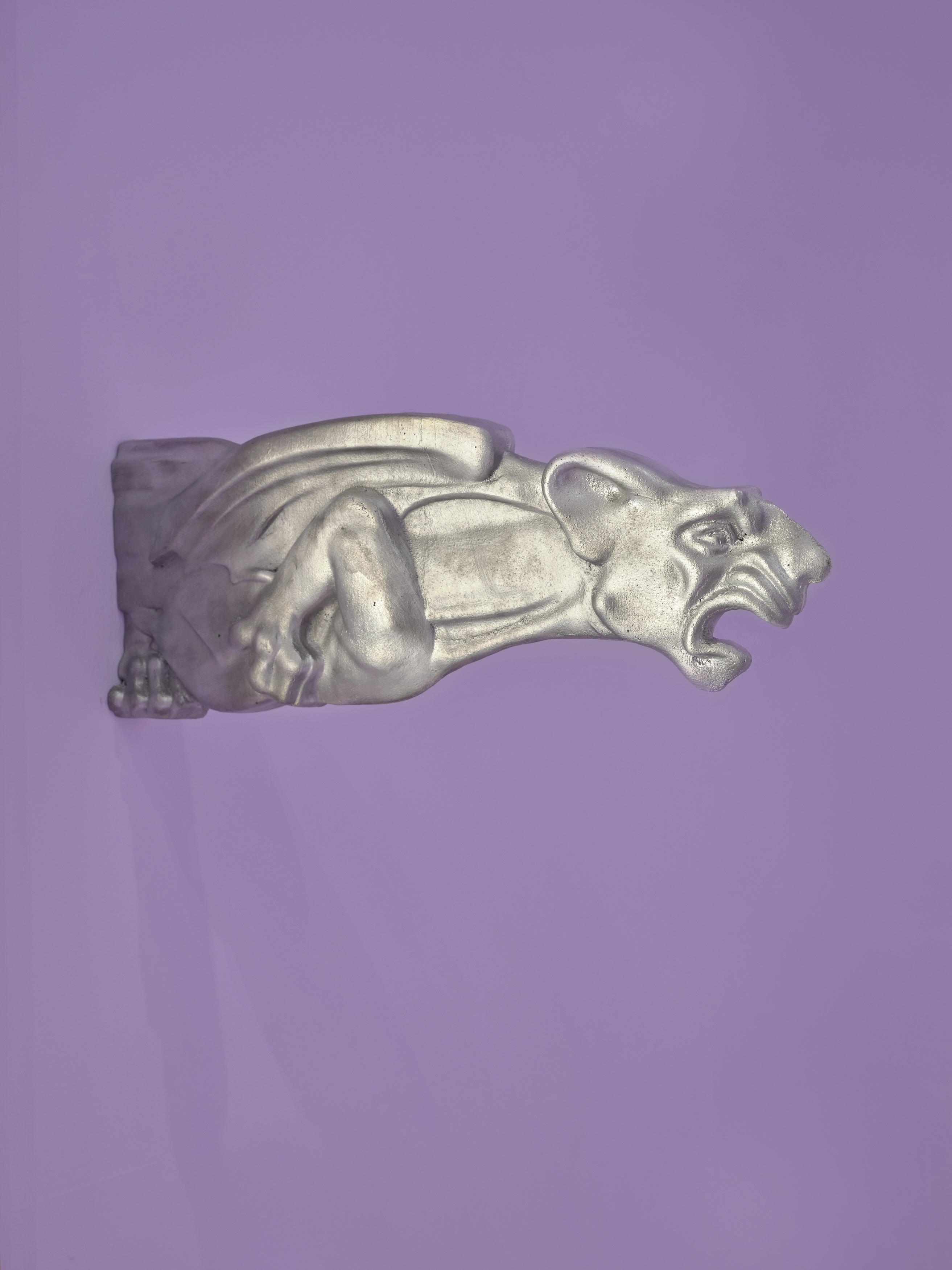 A veces duermo con los ojos abiertos (gargoyle), 2025 / Powder-coated steel, cast aluminum 