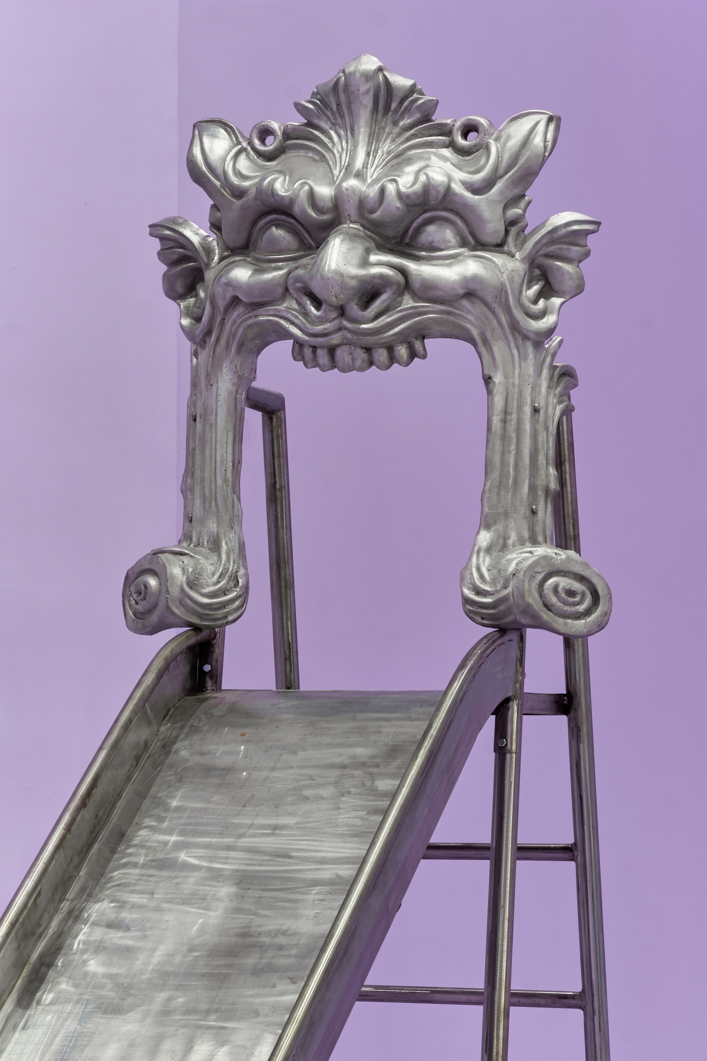 A veces duermo con los ojos abiertos (gargoyle), 2025 / Powder-coated steel, cast aluminum 