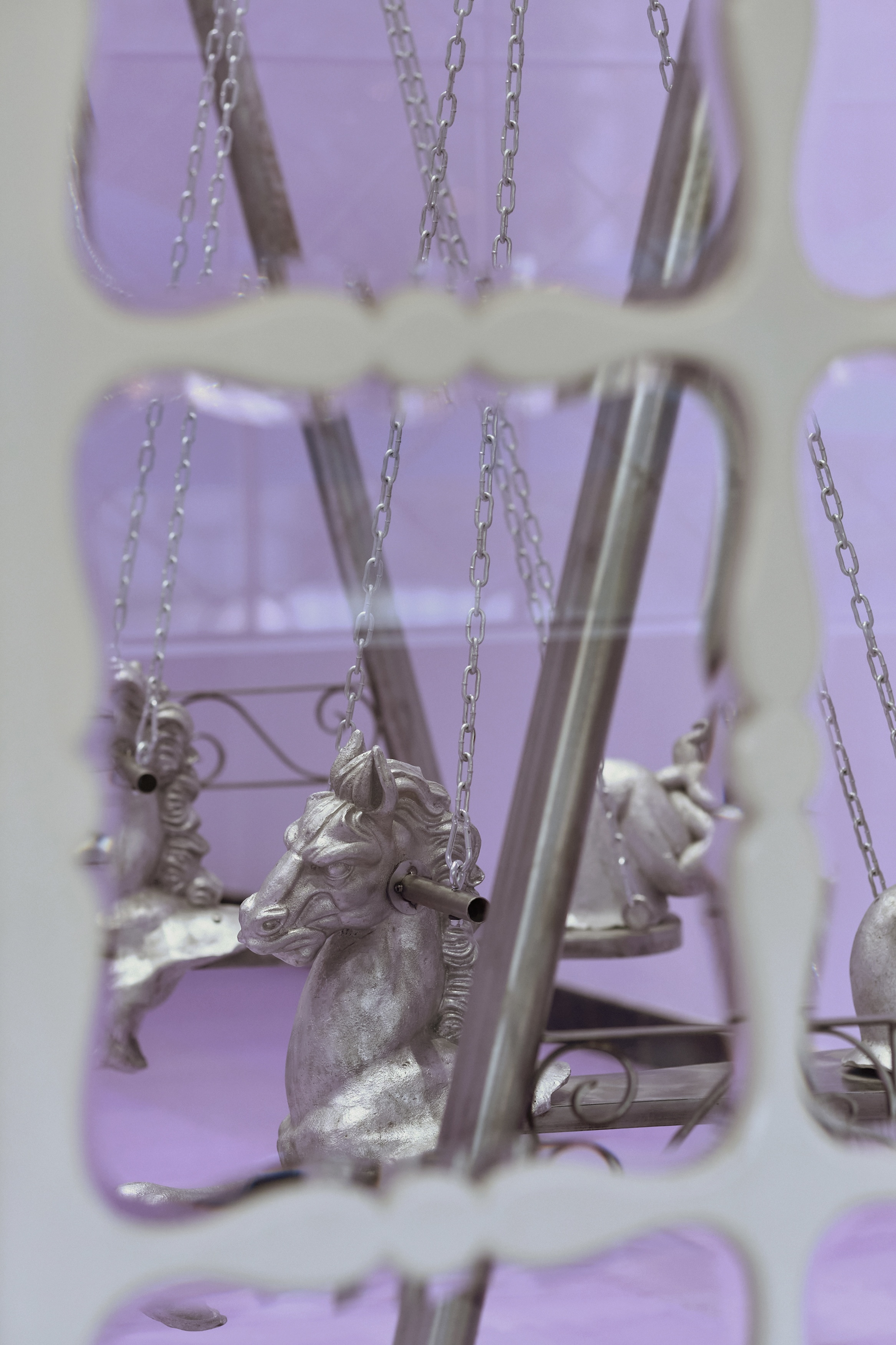 A veces duermo con los ojos abiertos (horses), 2025 / Powder-coated steel, cast aluminum 