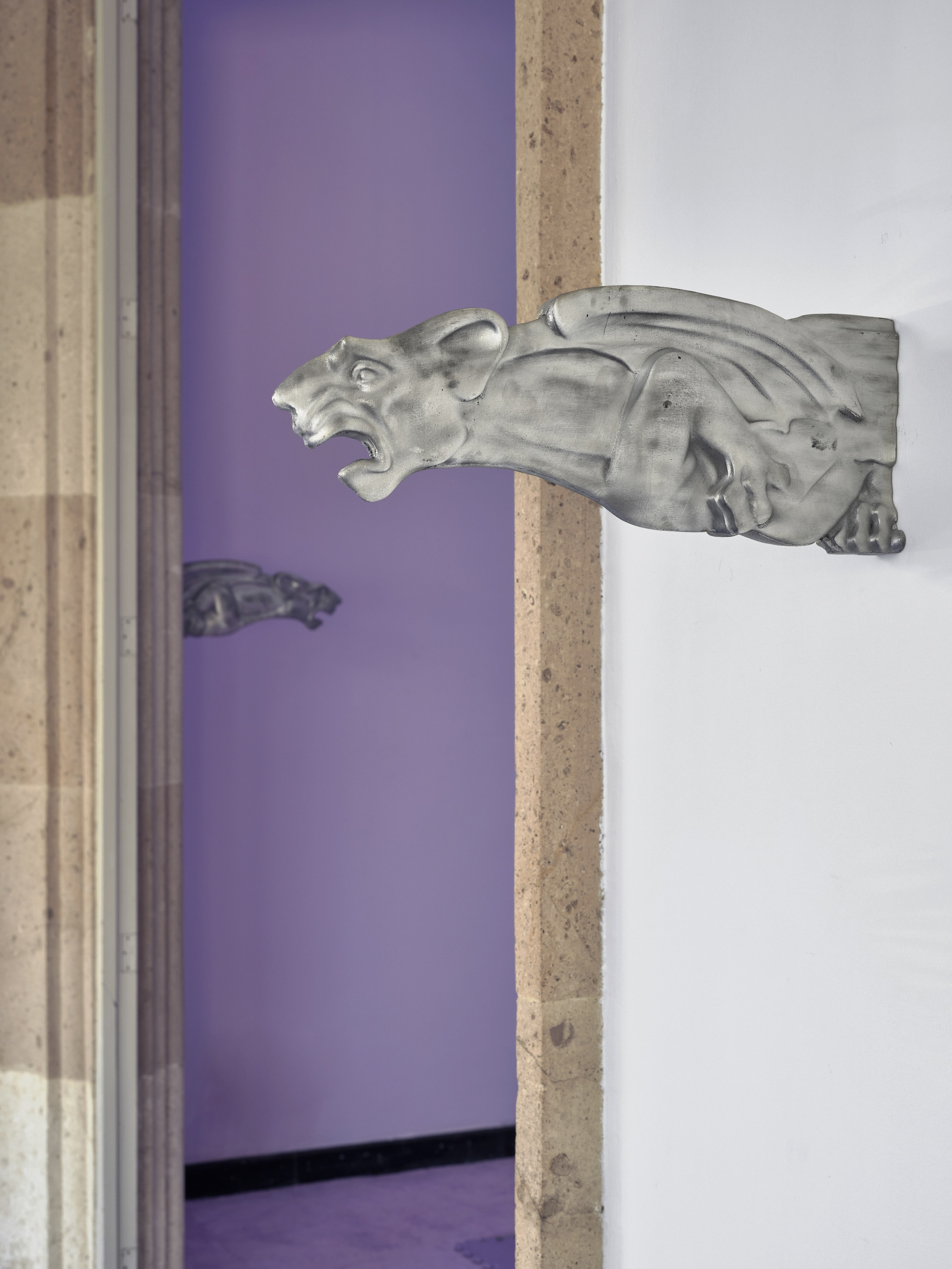 A veces duermo con los ojos abiertos (gargoyles), 2025 / Powder-coated steel, cast aluminum 