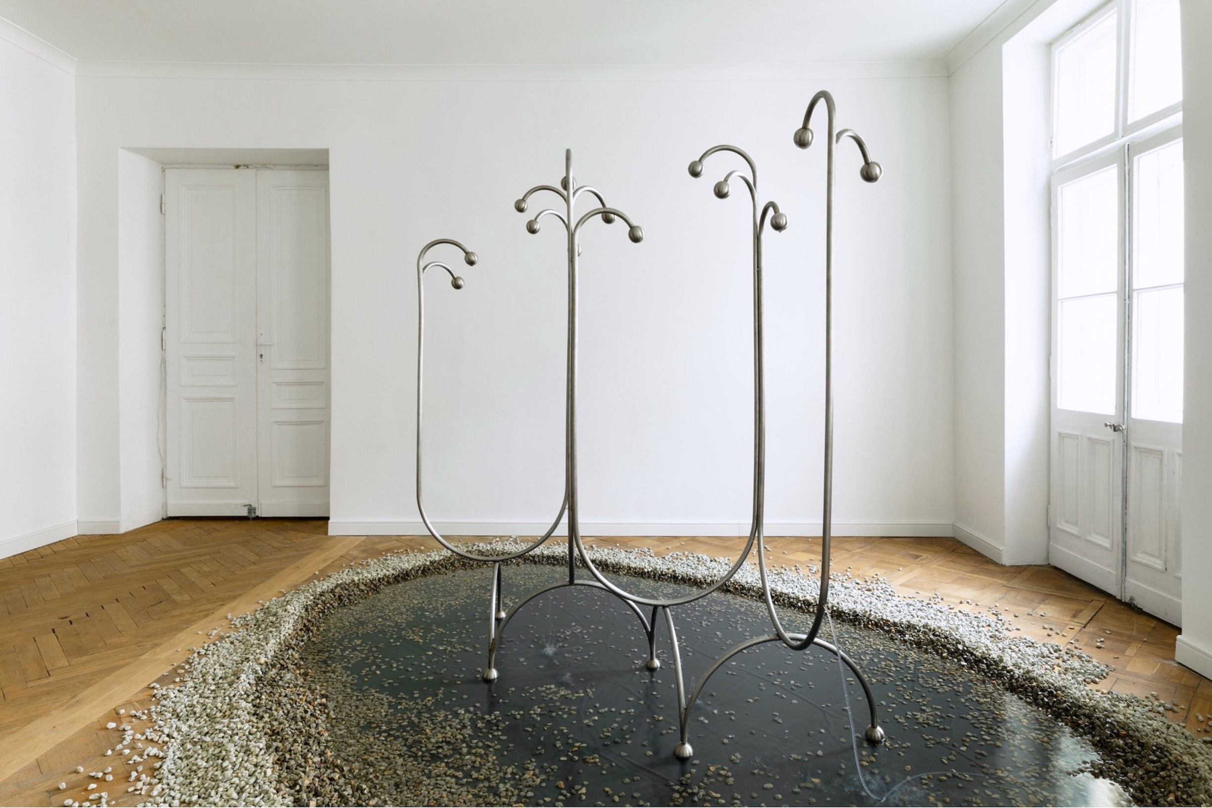 Anna Sztwiertnia, “Hydrophore”, 2024, installation, steel and water, 190 cm x 160 cm x 50 cm, photo: bliss gallery