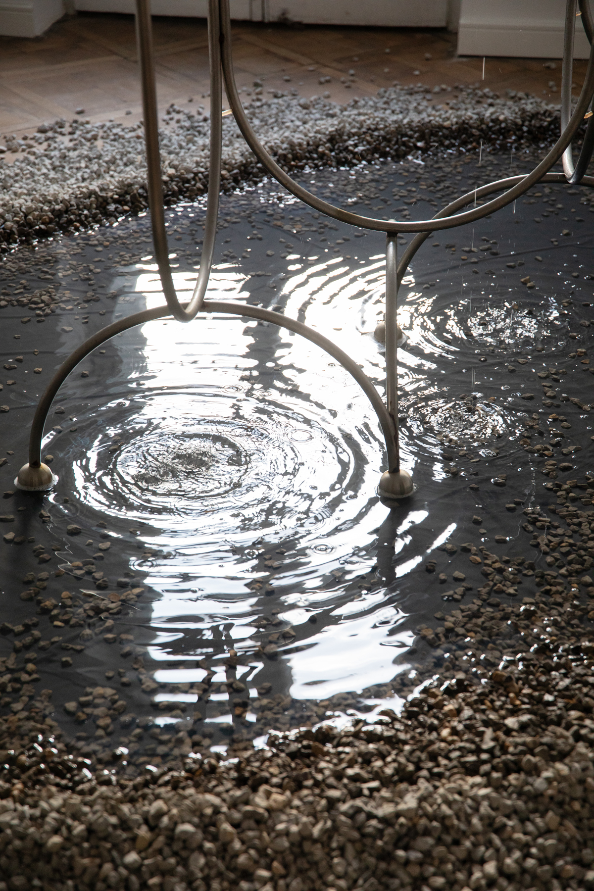 Anna Sztwiertnia, “Hydrophore”, 2024, installation, steel and water, 190 cm x 160 cm x 50 cm, detail, photo: bliss gallery