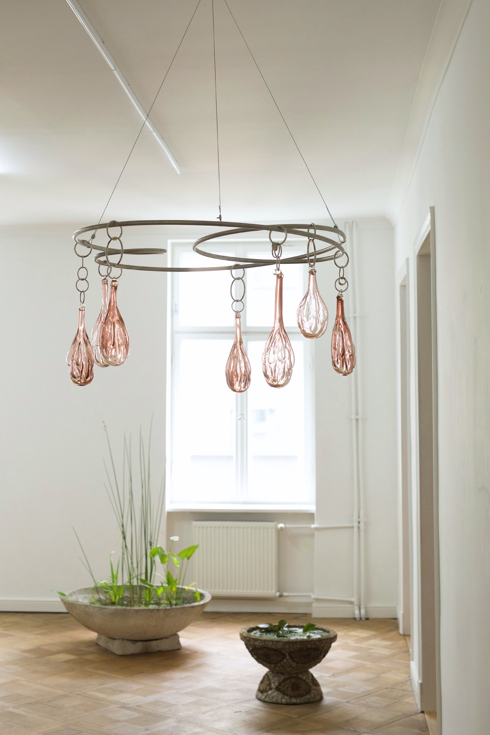 Anna Sztwiertnia, “( ) -> ( ) -> ( )”, 2025, object, steel, glass, 90 x 90 x 50 cm, photo: bliss gallery