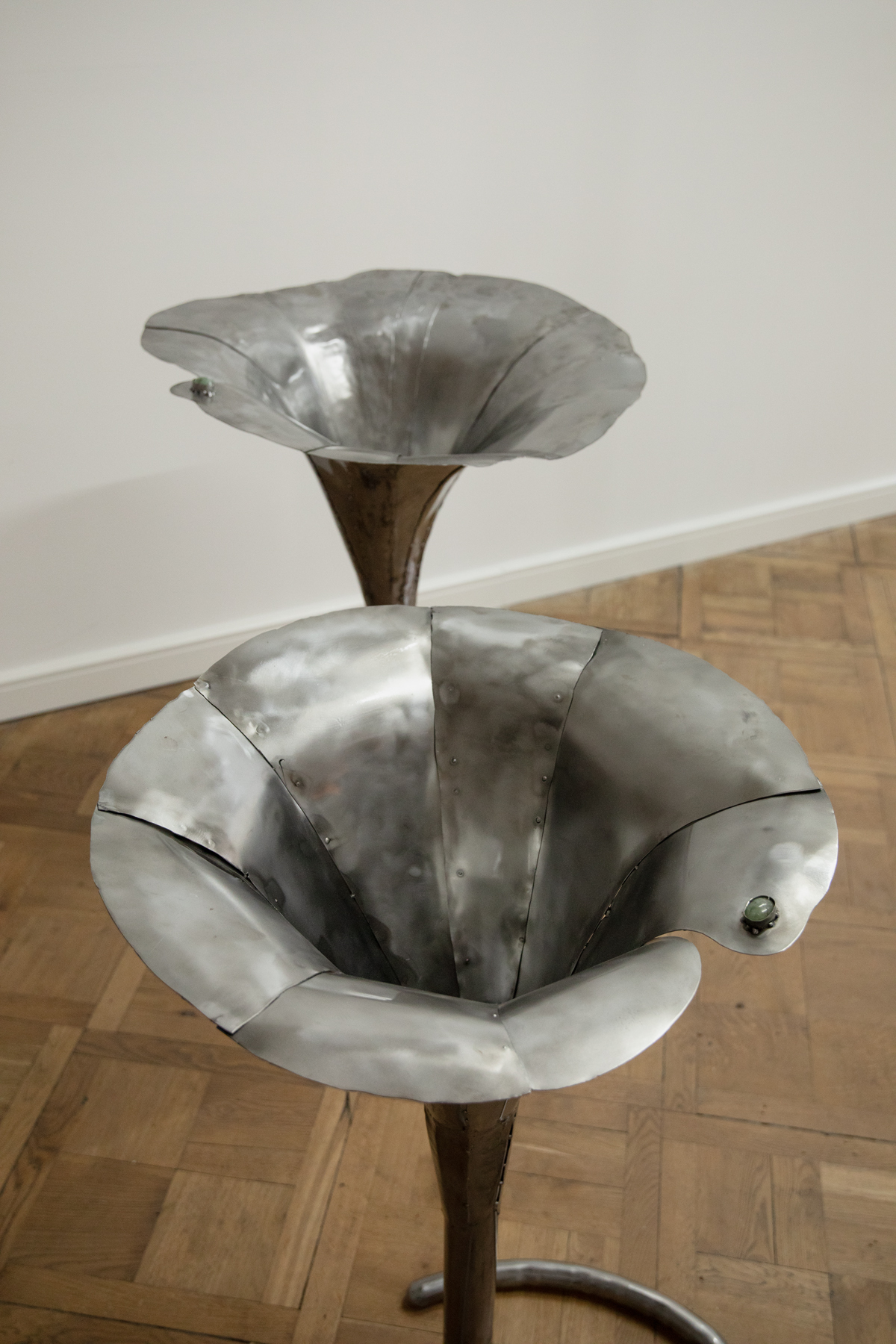 Anna Sztwiertnia, “Labyrinthitis”, 2025, three objects, steel, prehnite, 80 x 50, 90 x 60, 100 x 70 cm, photo: bliss gallery