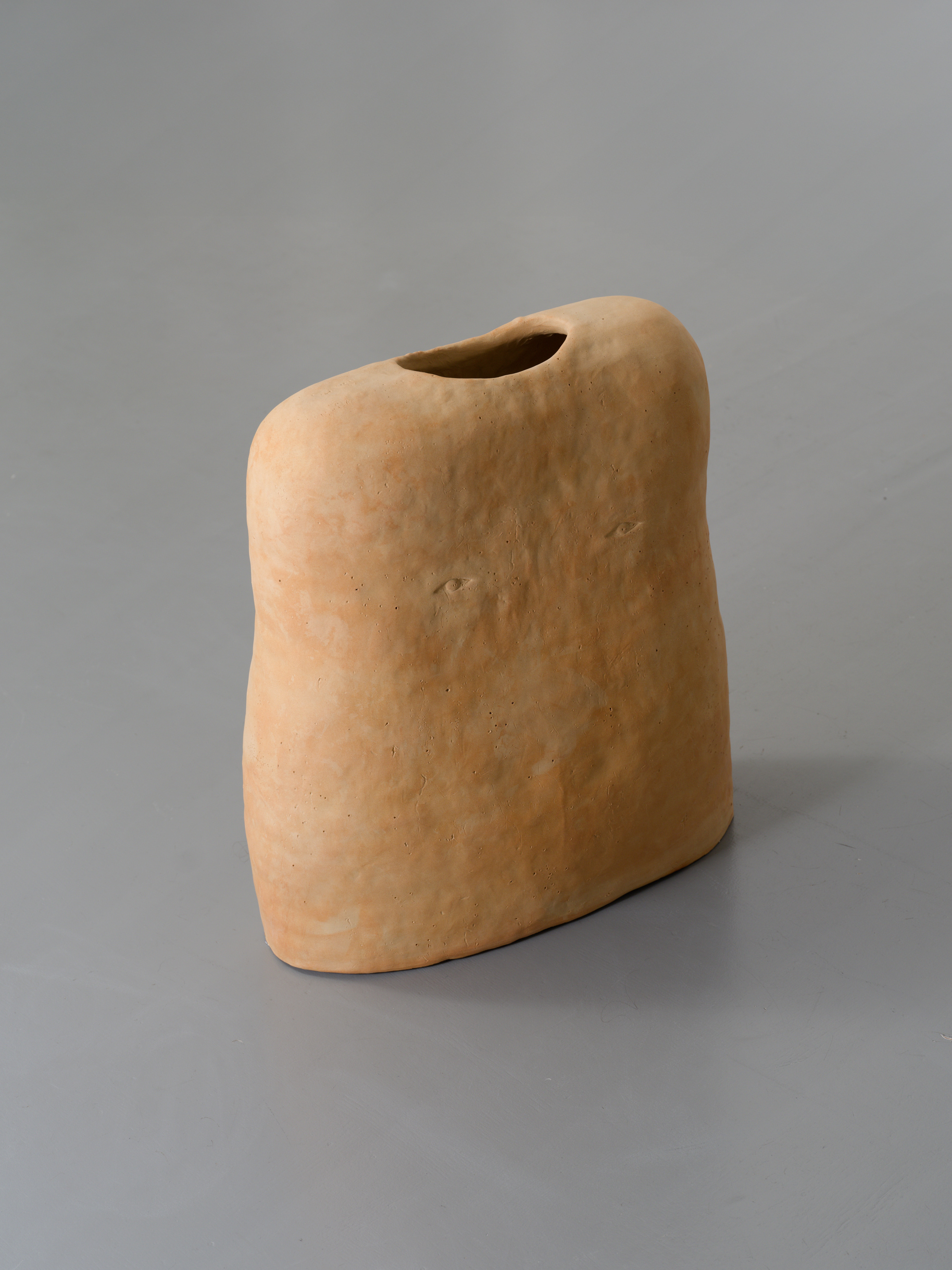 Mes yeux sans trêve, 2025, ceramic, 45х39х20 cm