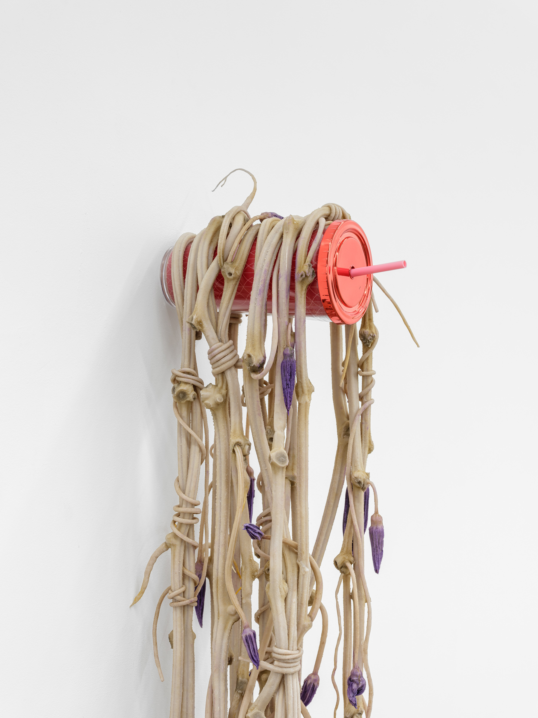 Detail Liz Magor, May/June, 2022, Silicone rubber, plastic cup, 218 x 24 x 24 cm, 85 7/8 x 9 1/2 x 9 1/2 inches - Courtesy the artist and Marcelle Alix, Paris © Grégory Copitet 