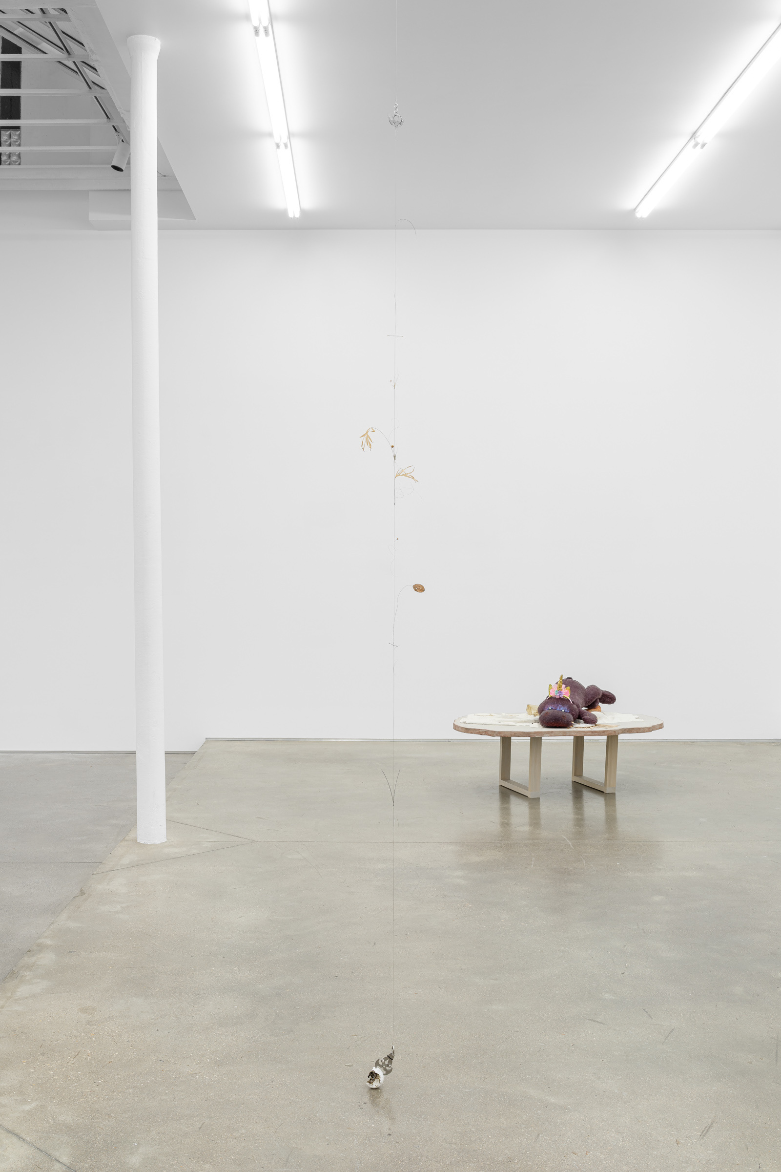 Group show « Props » curated by Marion Coindeau, With Uri Aran, Diane Dal-Pra, Tetsumi Kudō, Shuang Li, Liz Magor and Kirill Savchenkov, Derouillon, Paris, 2025 - Courtesy of the artists and Derouillon, Paris © Grégory Copitet