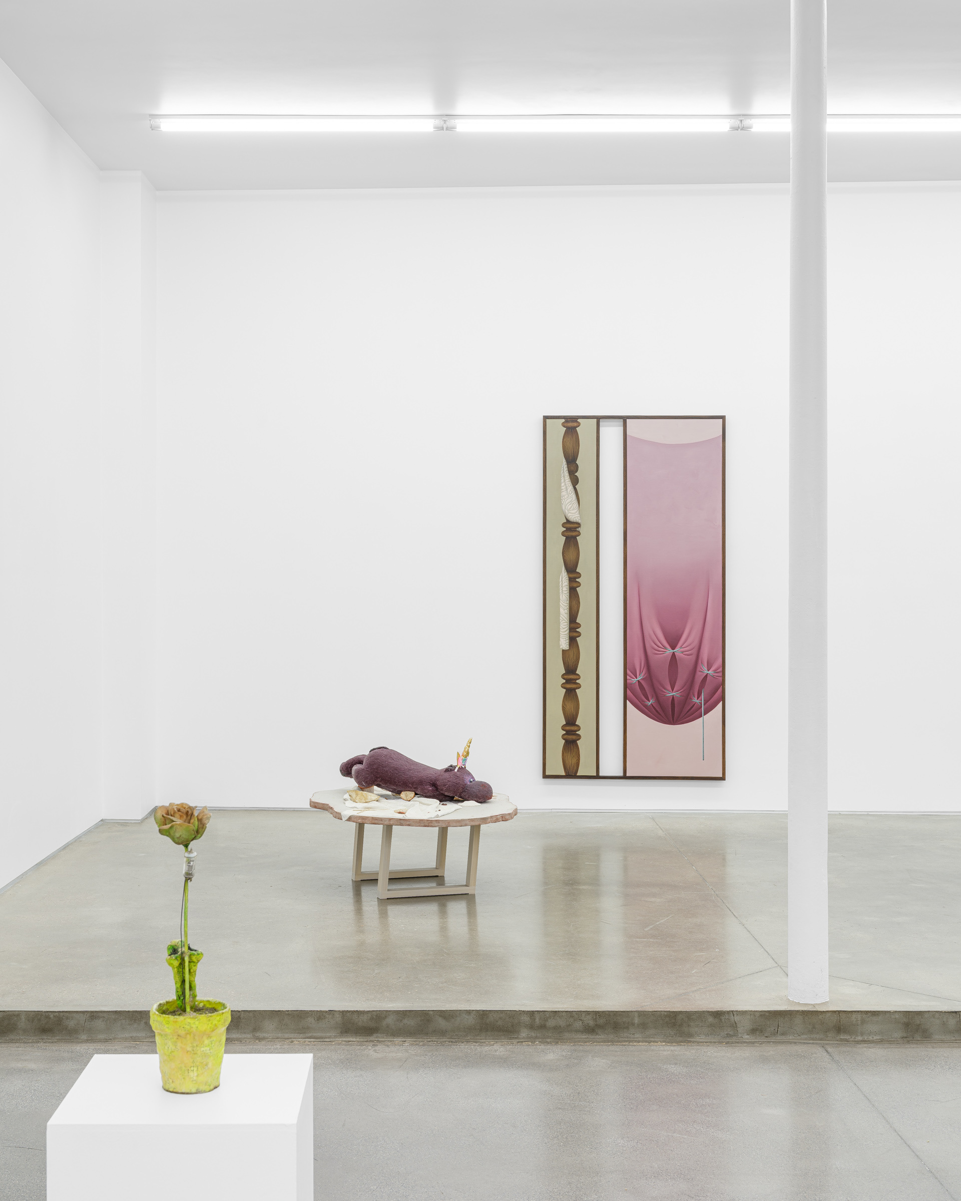 Group show « Props » curated by Marion Coindeau, With Uri Aran, Diane Dal-Pra, Tetsumi Kudō, Shuang Li, Liz Magor and Kirill Savchenkov, Derouillon, Paris, 2025 - Courtesy of the artists and Derouillon, Paris © Grégory Copitet