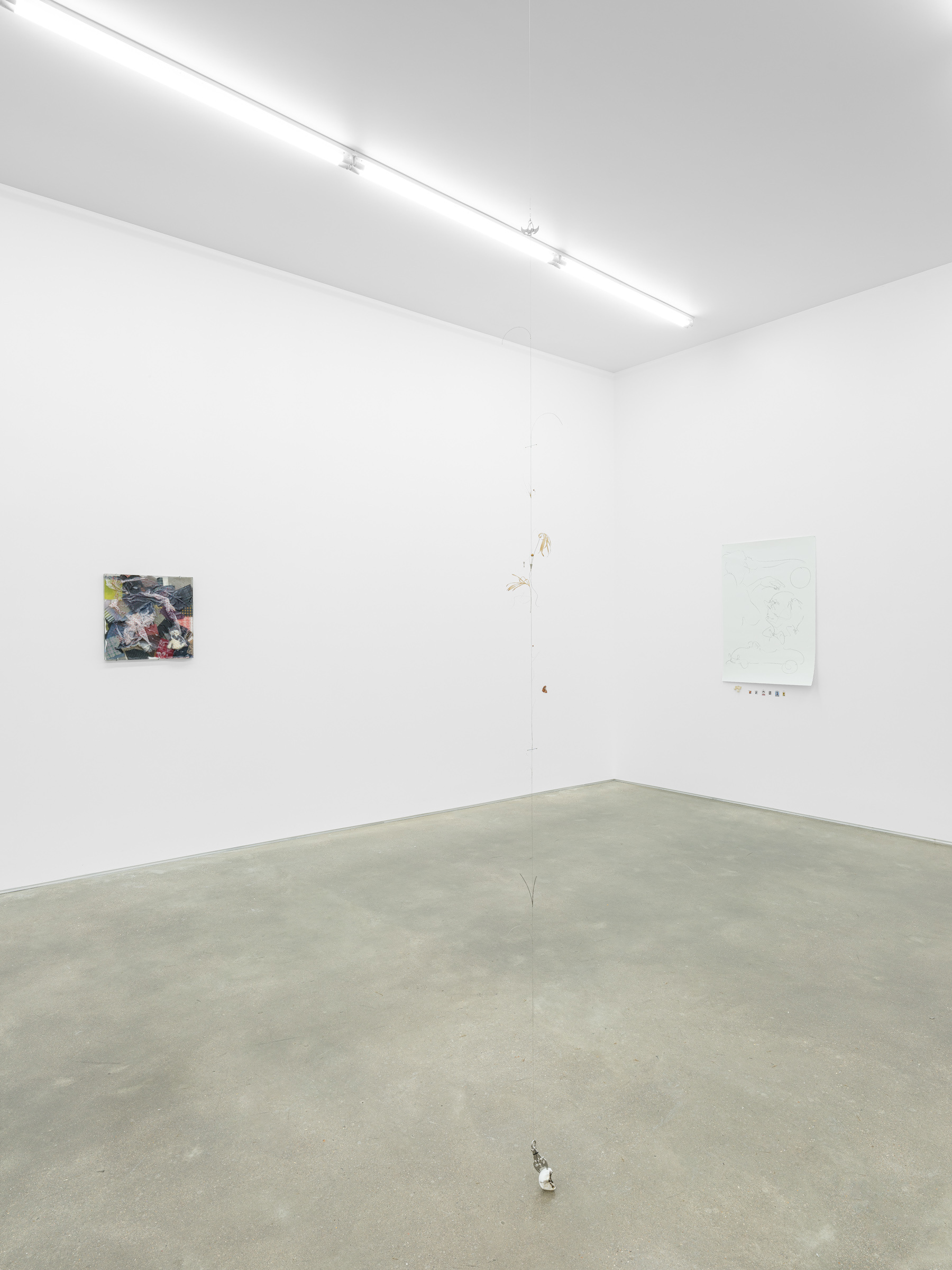 Group show « Props » curated by Marion Coindeau, With Uri Aran, Diane Dal-Pra, Tetsumi Kudō, Shuang Li, Liz Magor and Kirill Savchenkov, Derouillon, Paris, 2025 - Courtesy of the artists and Derouillon, Paris © Grégory Copitet