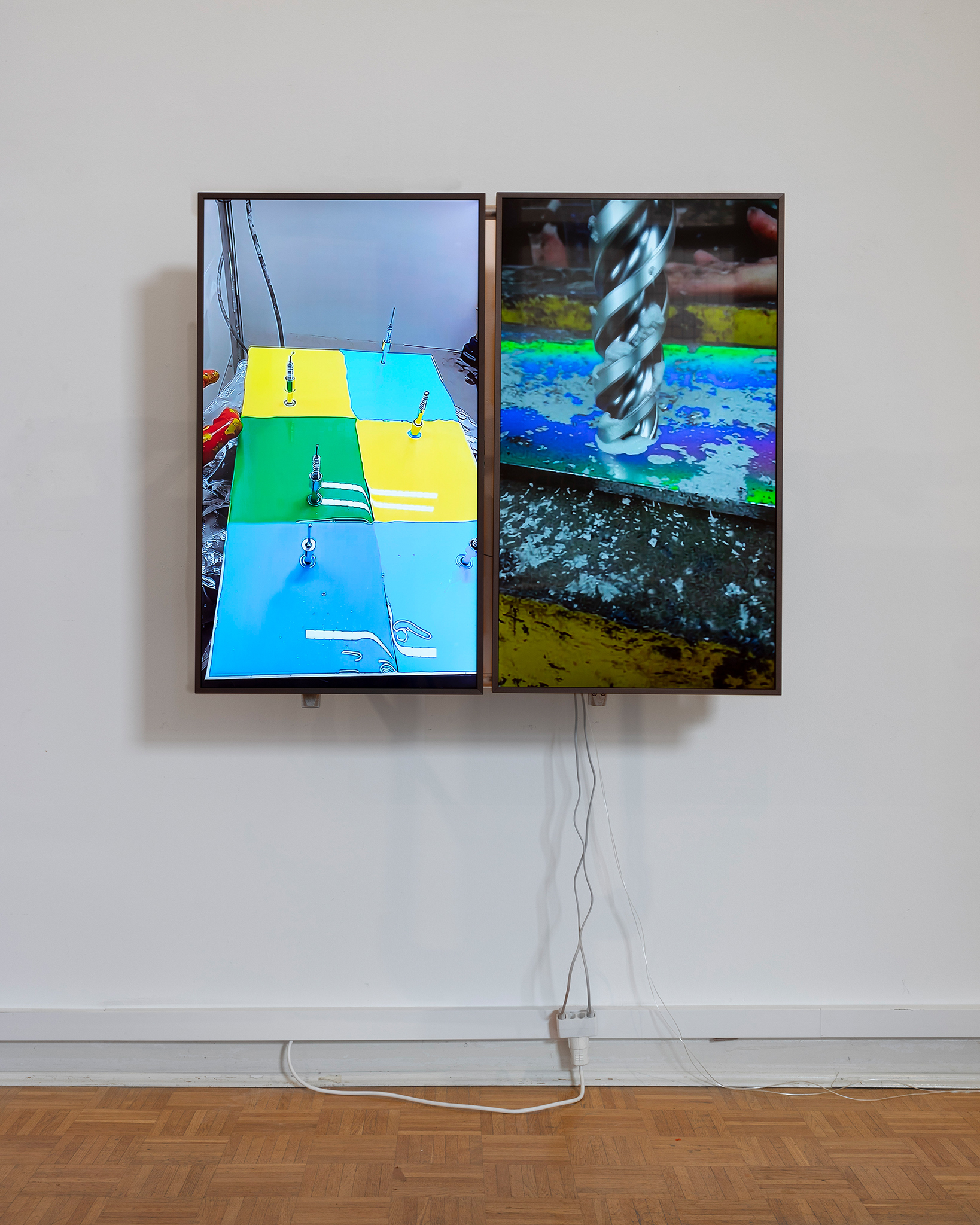 Ole & Thilo Jenssen „Sisyphean Loop“, 2025. 2-channel video installation, aluminum tubes, pipe connector