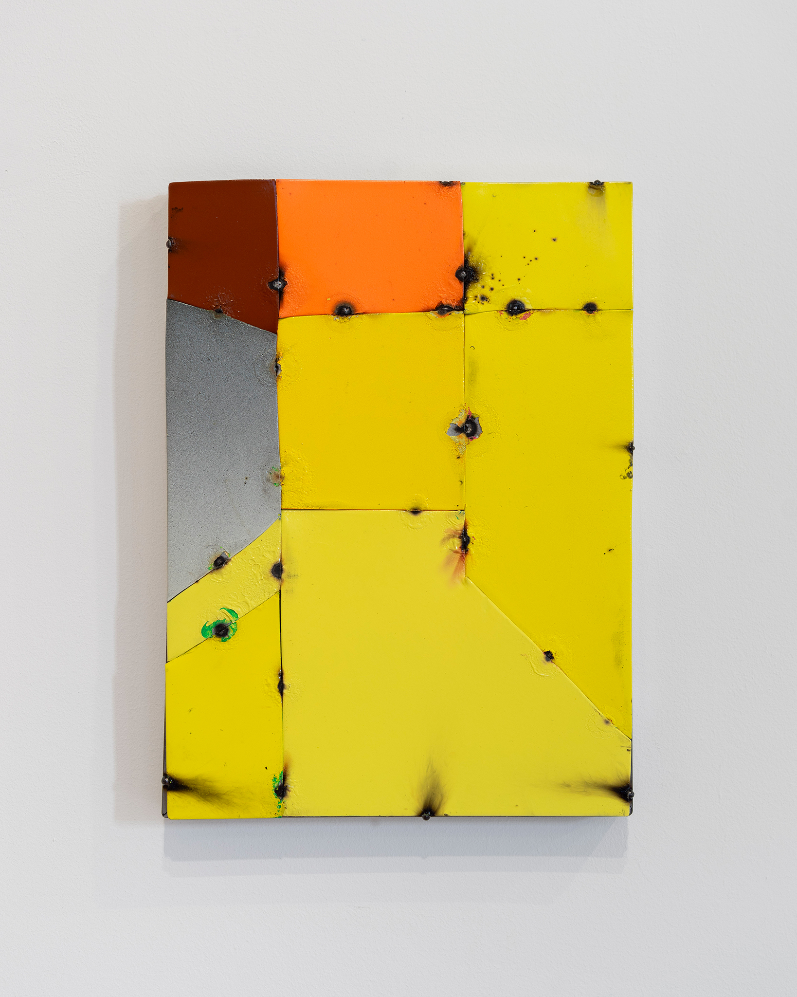 Thilo Jenssen “Blechpainting IV (DIRTY WORK)“, 2025. Laquer and clear coat on metal sheet, welded on metal frame. 40 x 30 cm