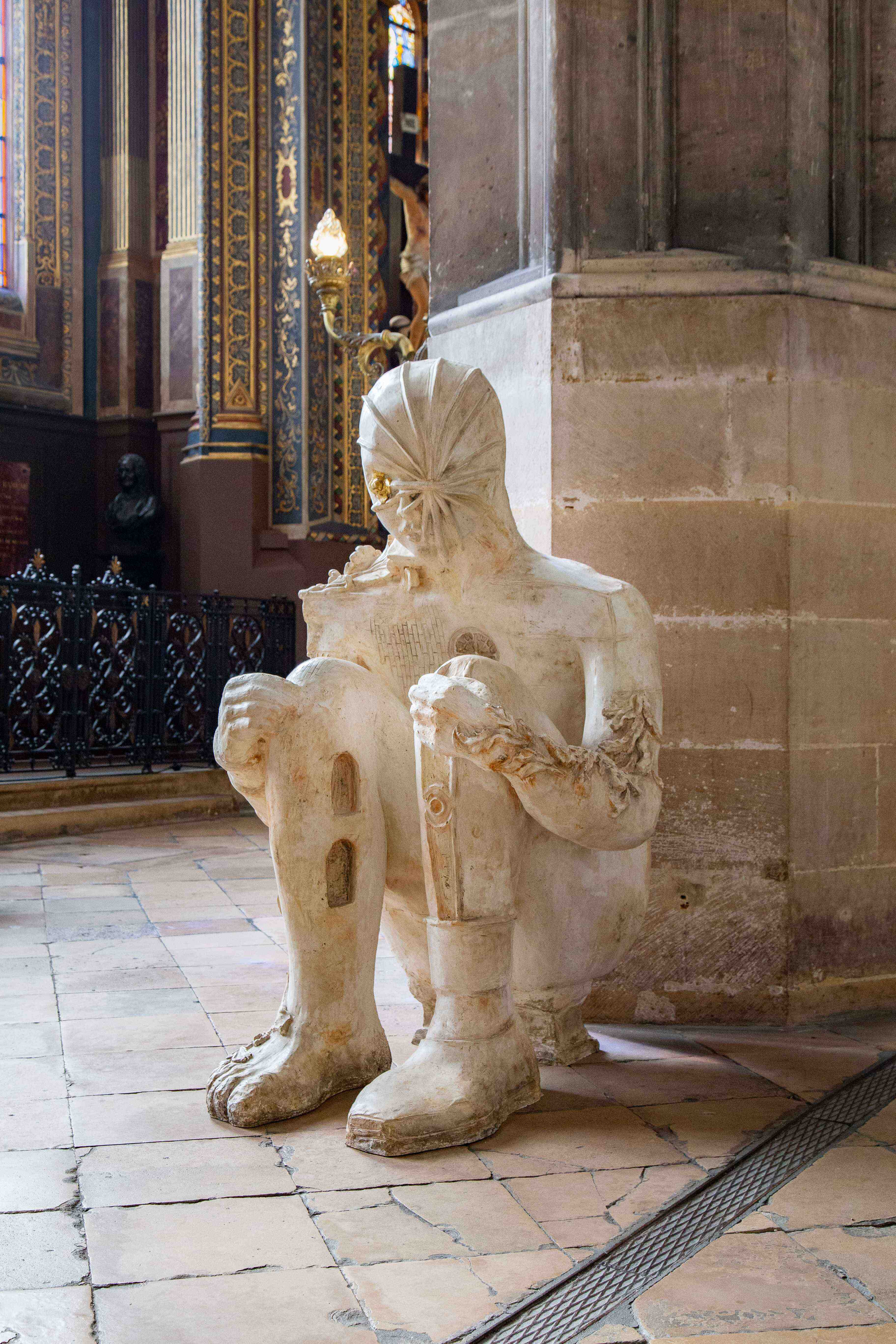 Cent Sommeils, Liselor Perez, Beaux-Arts de Paris, courtesy Rubis Mécénat, église Saint-Eustache, 2025. Photo - InstanT Productions4
