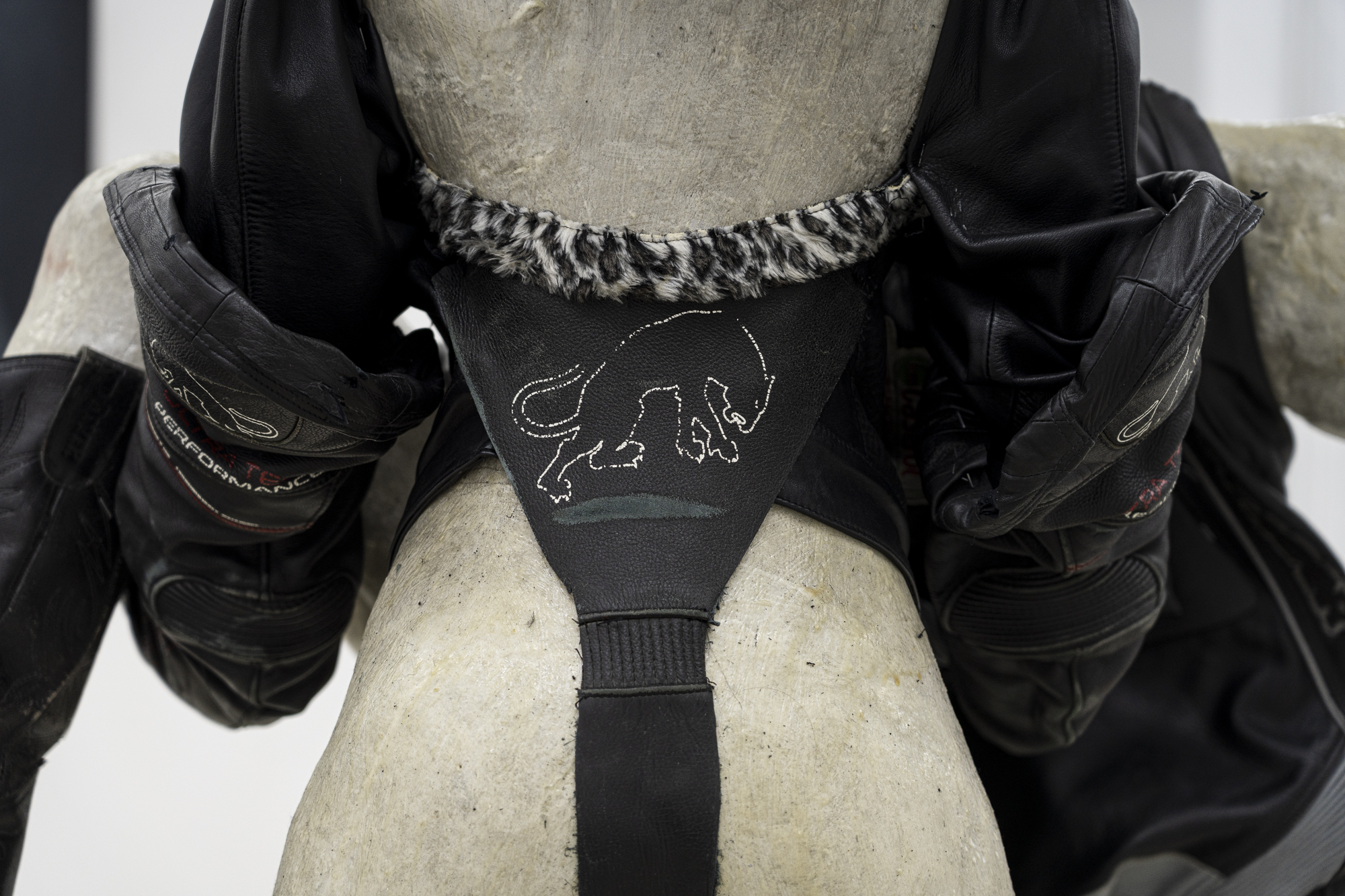 Milan Zientara, Untitled, metal, leather, latex, paper pulp, acrylic, synthetic hair, silver, 190x80x125 cm, 2025, photo Michał Maliński